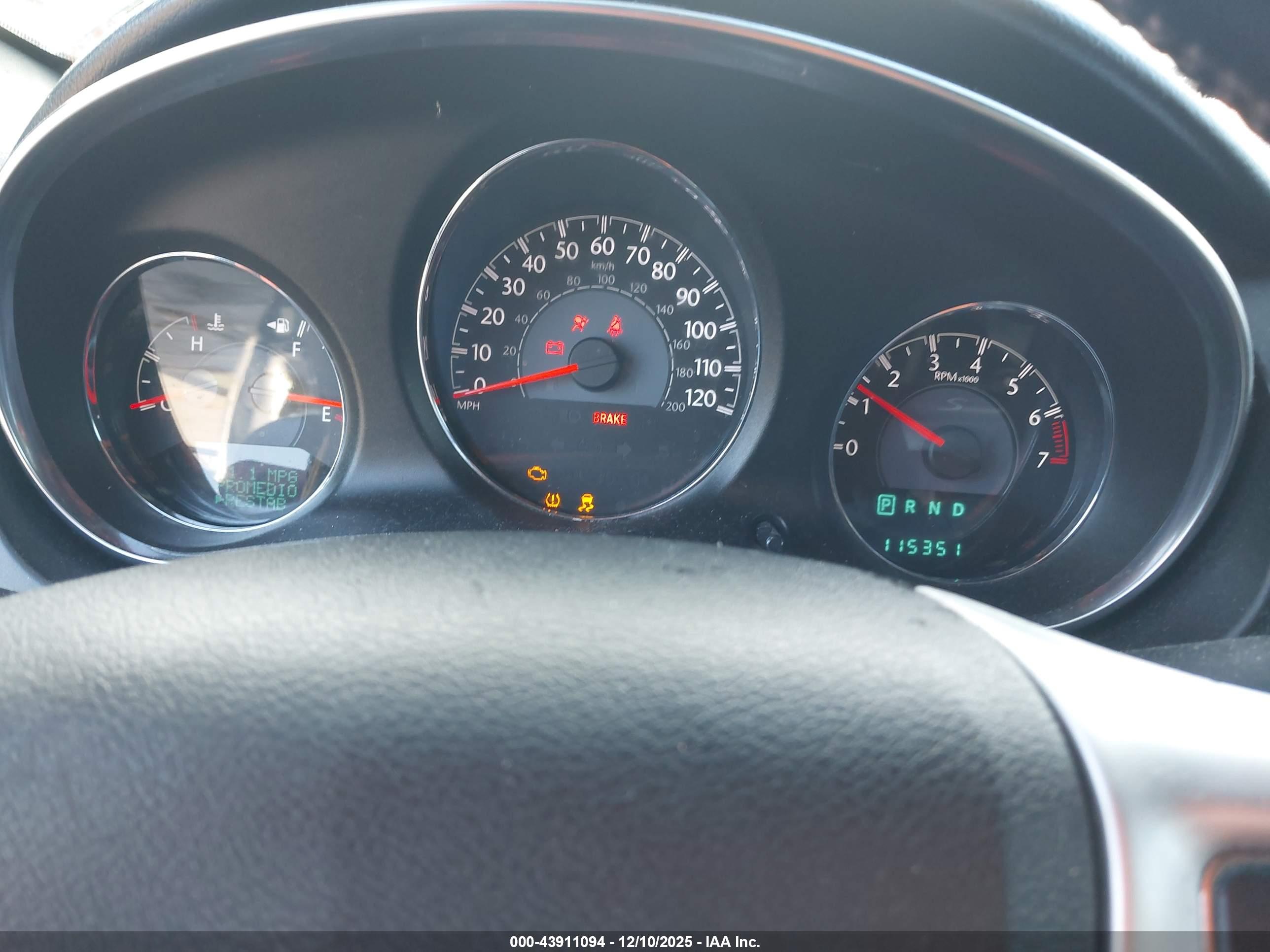 CHRYSLER 200 image 7