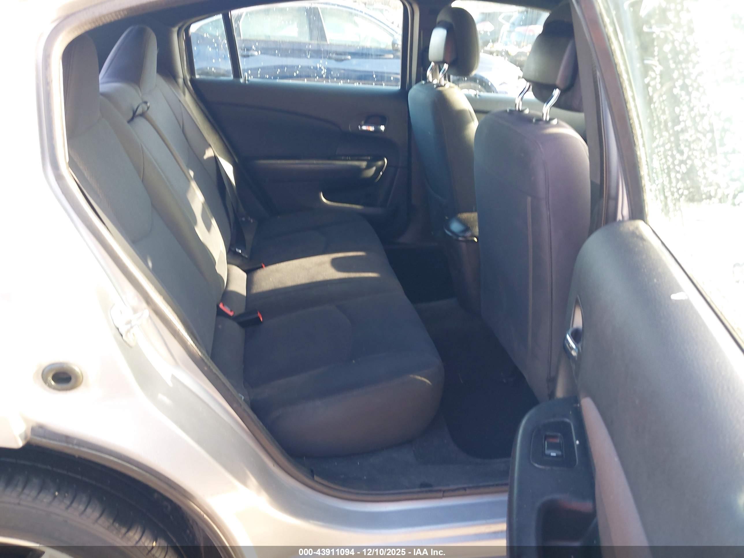 CHRYSLER 200 image 8