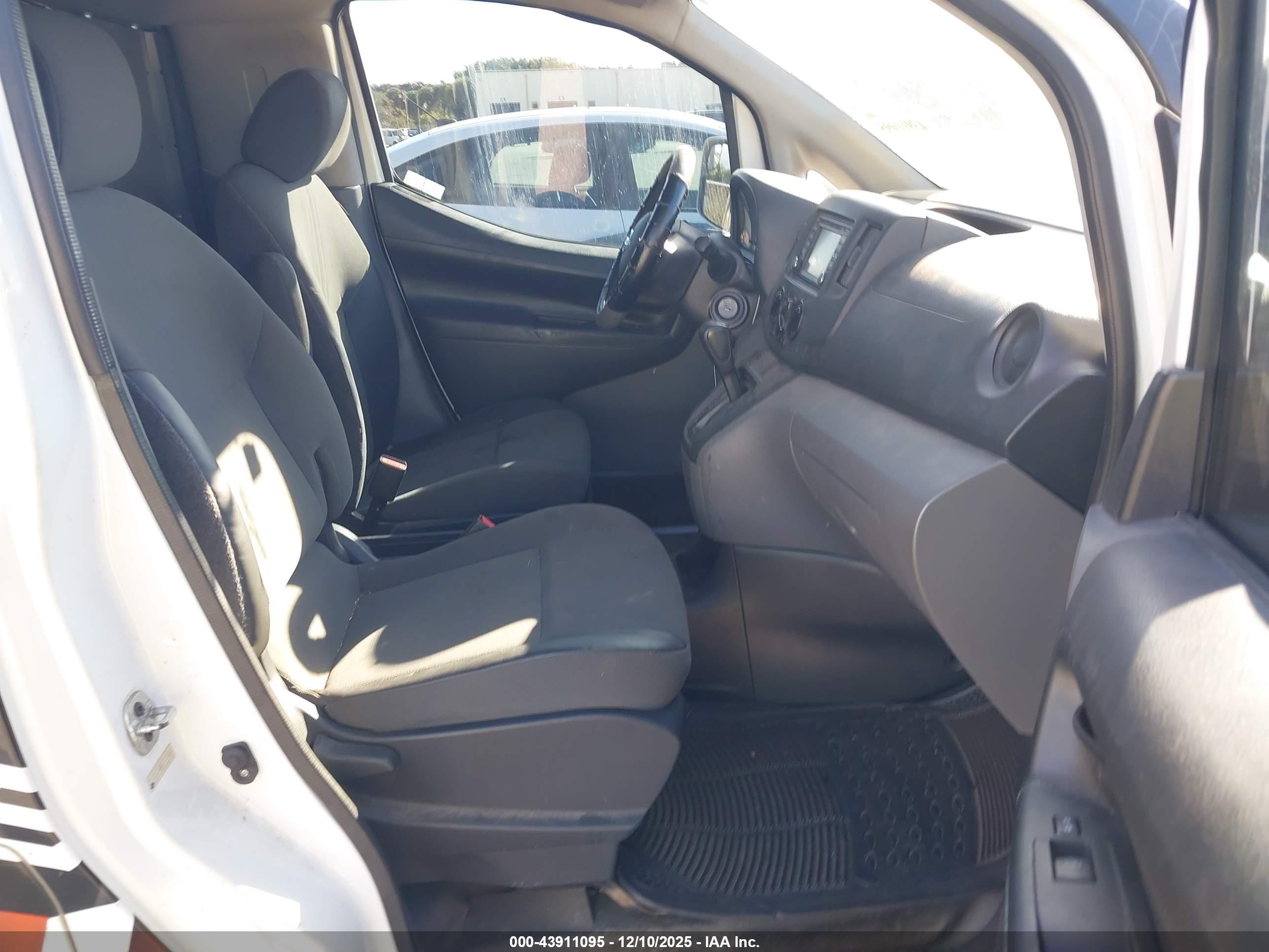 NISSAN NV200 image 5