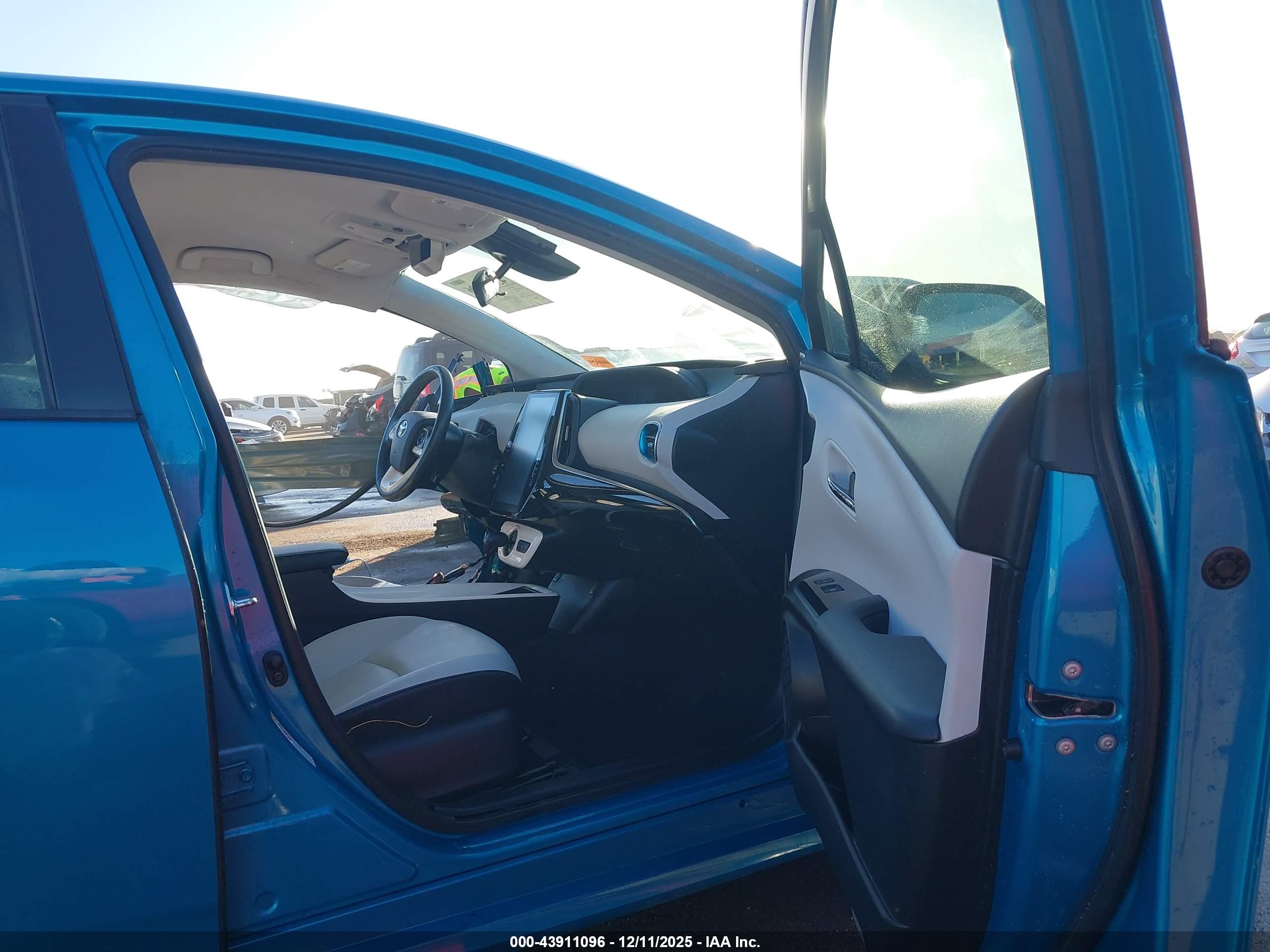 TOYOTA PRIUS image 5