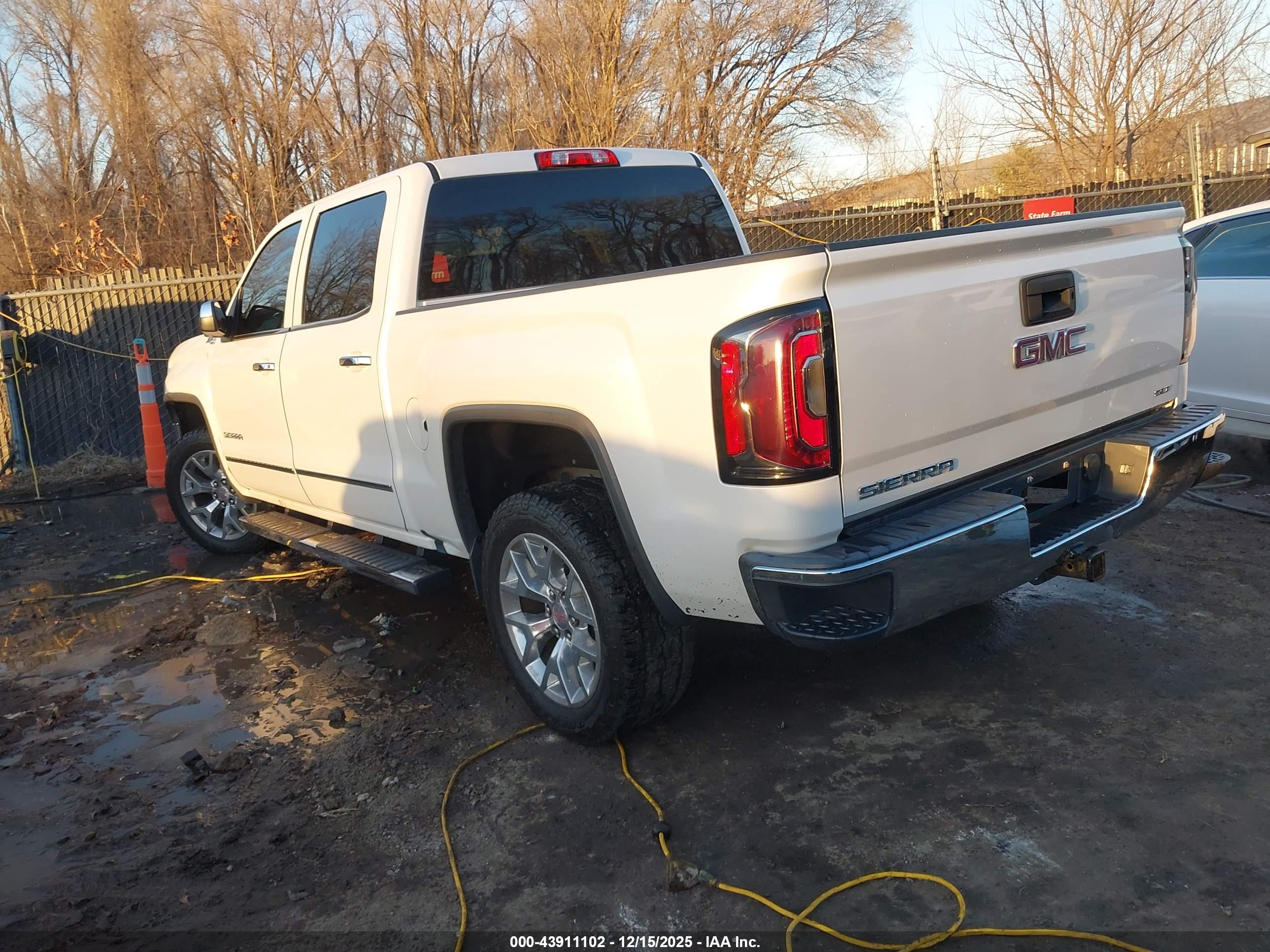 GMC SIERRA image 3