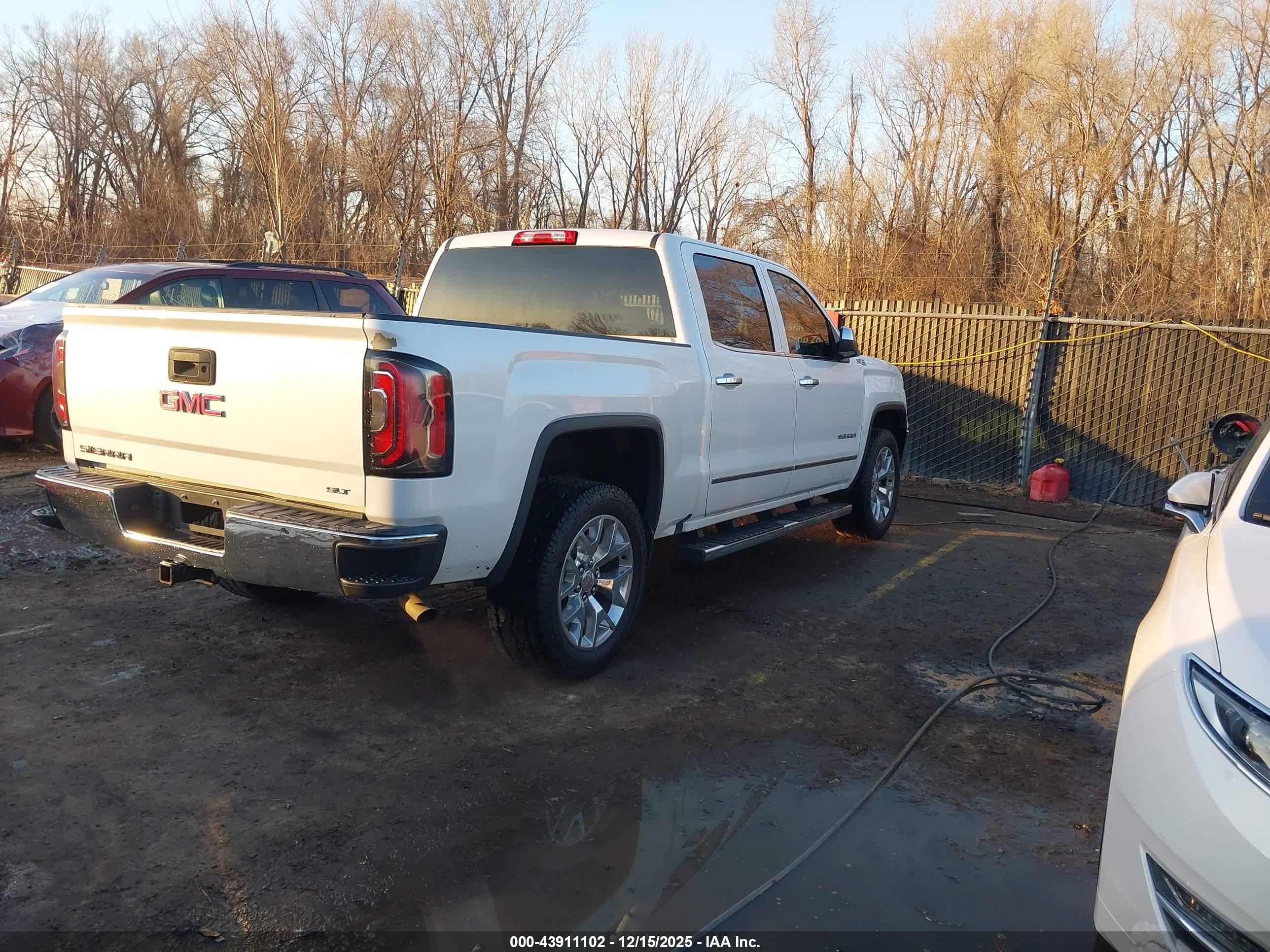 GMC SIERRA image 4