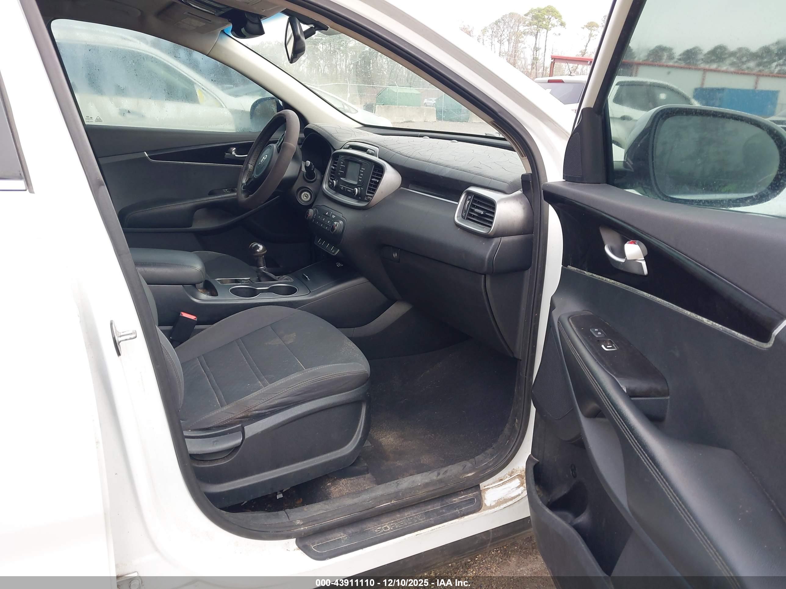 KIA SORENTO image 5