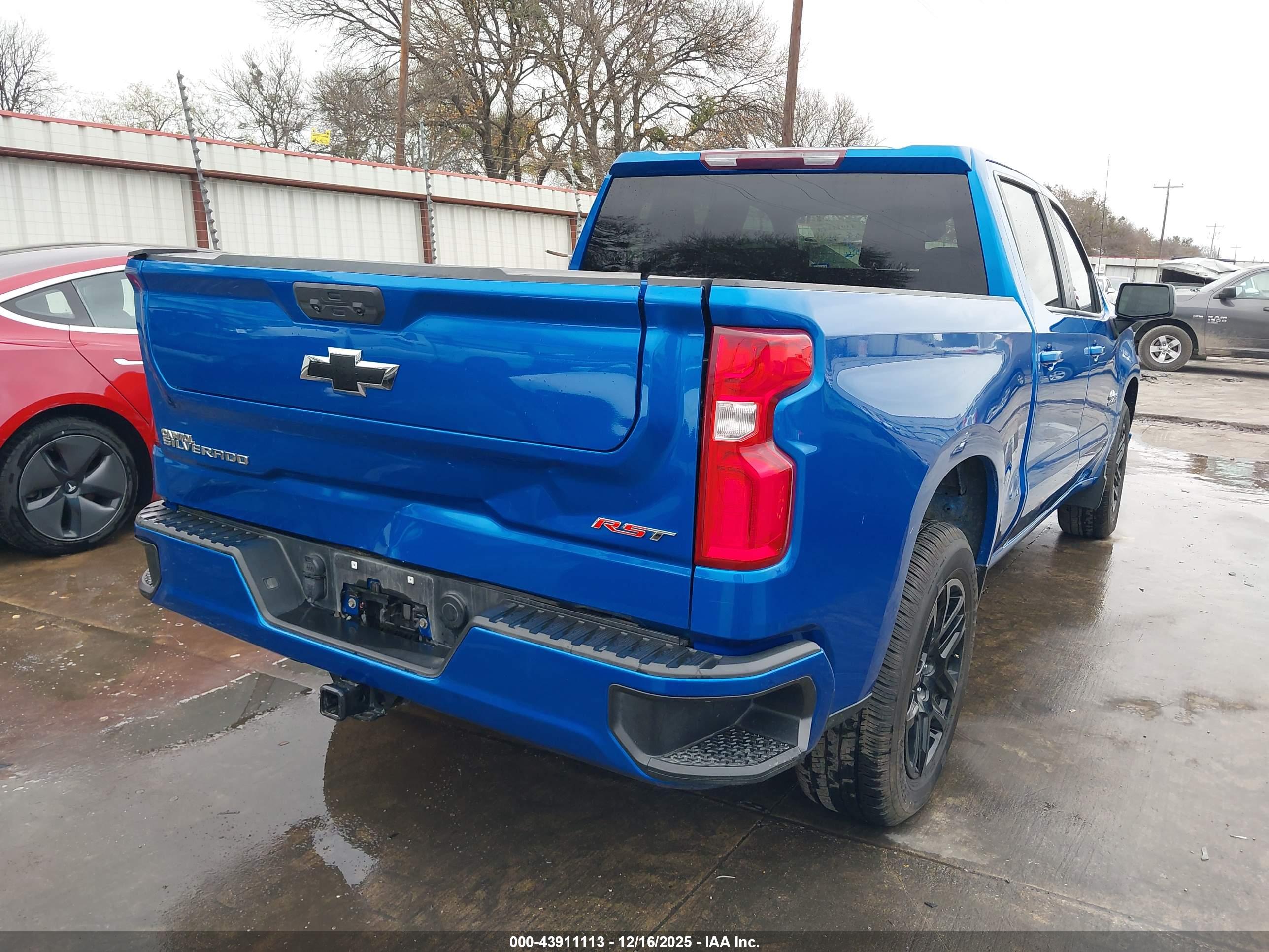 CHEVROLET SILVERADO image 4