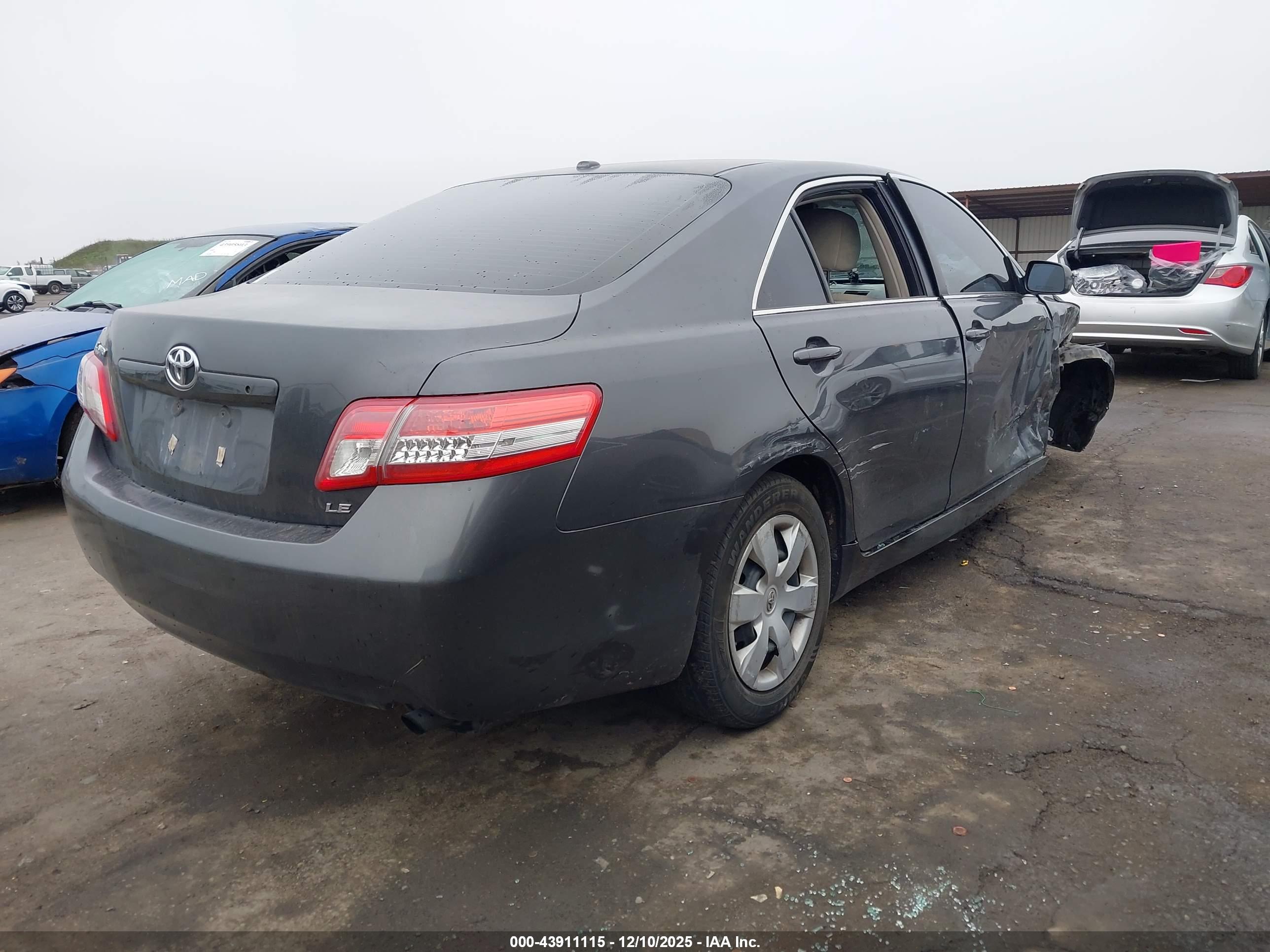TOYOTA CAMRY image 4