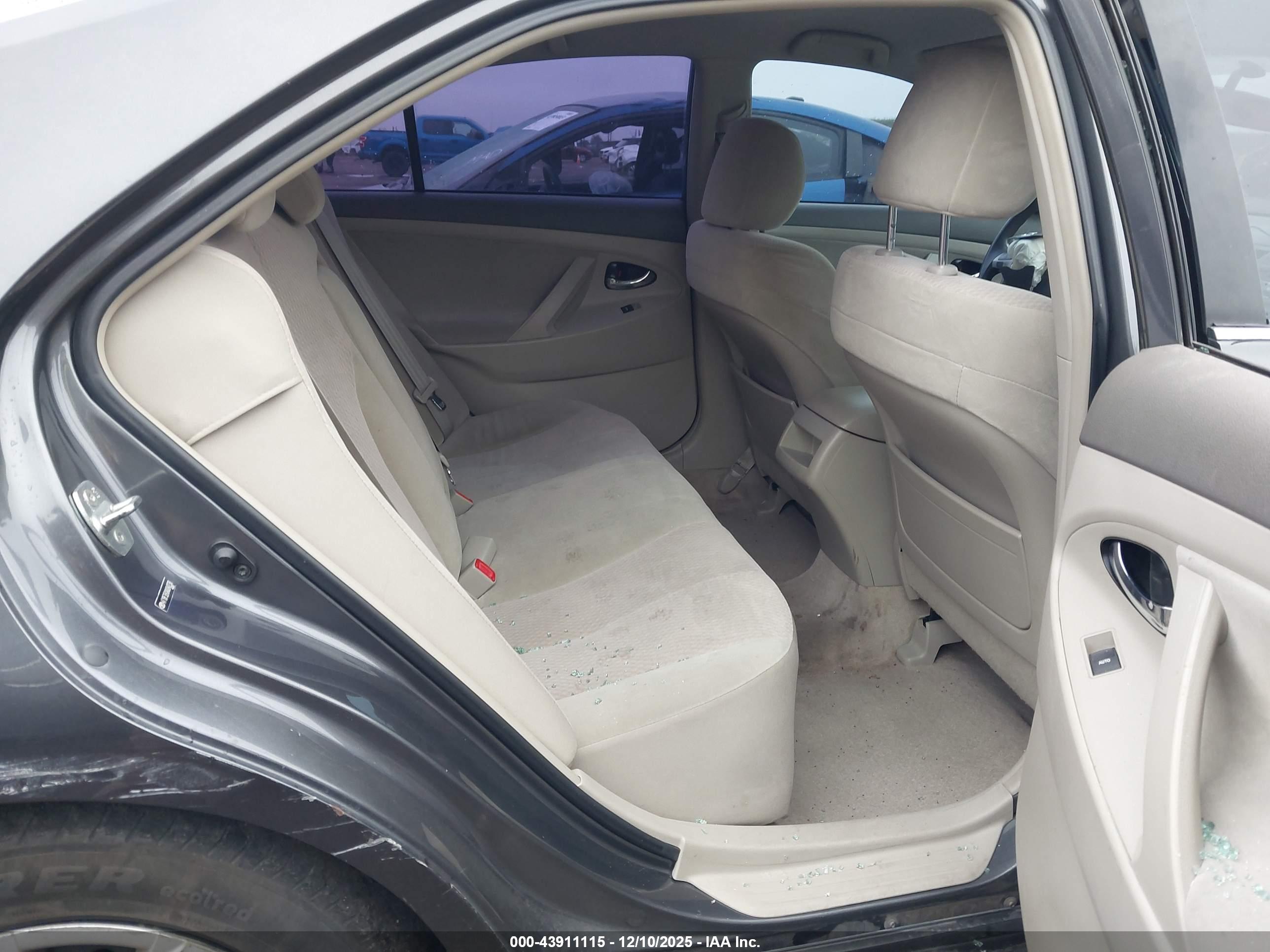 TOYOTA CAMRY image 8