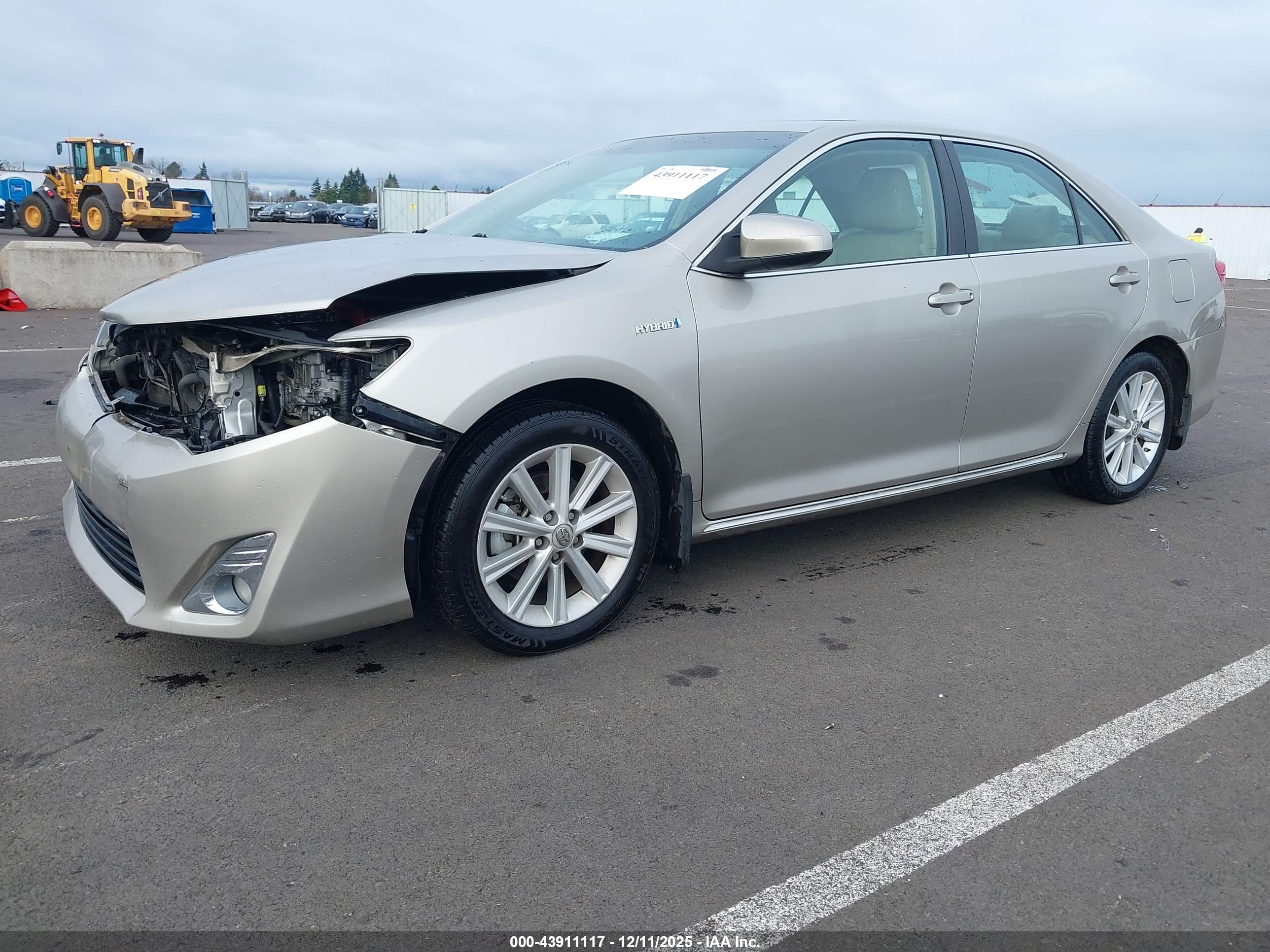 TOYOTA CAMRY image 2