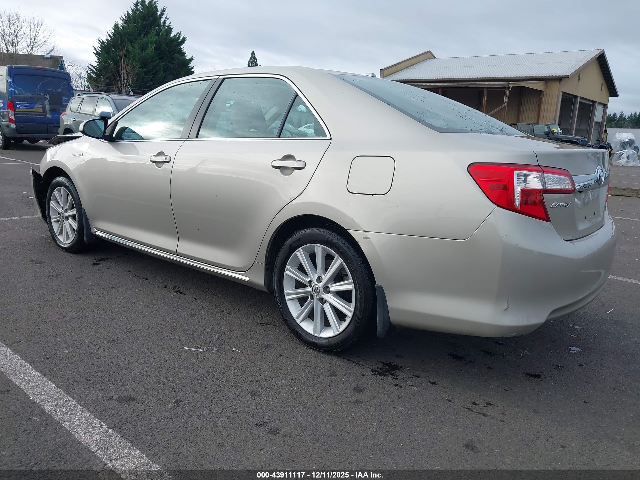 TOYOTA CAMRY image 3