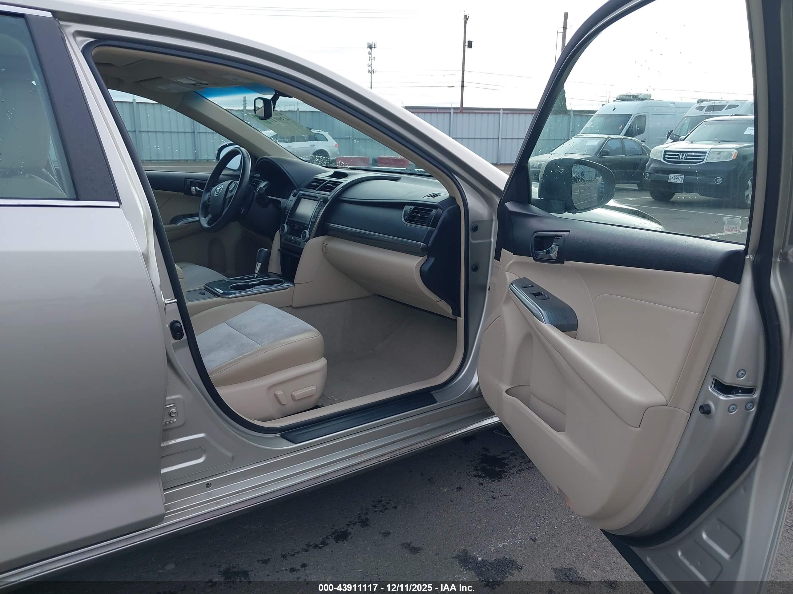 TOYOTA CAMRY image 5
