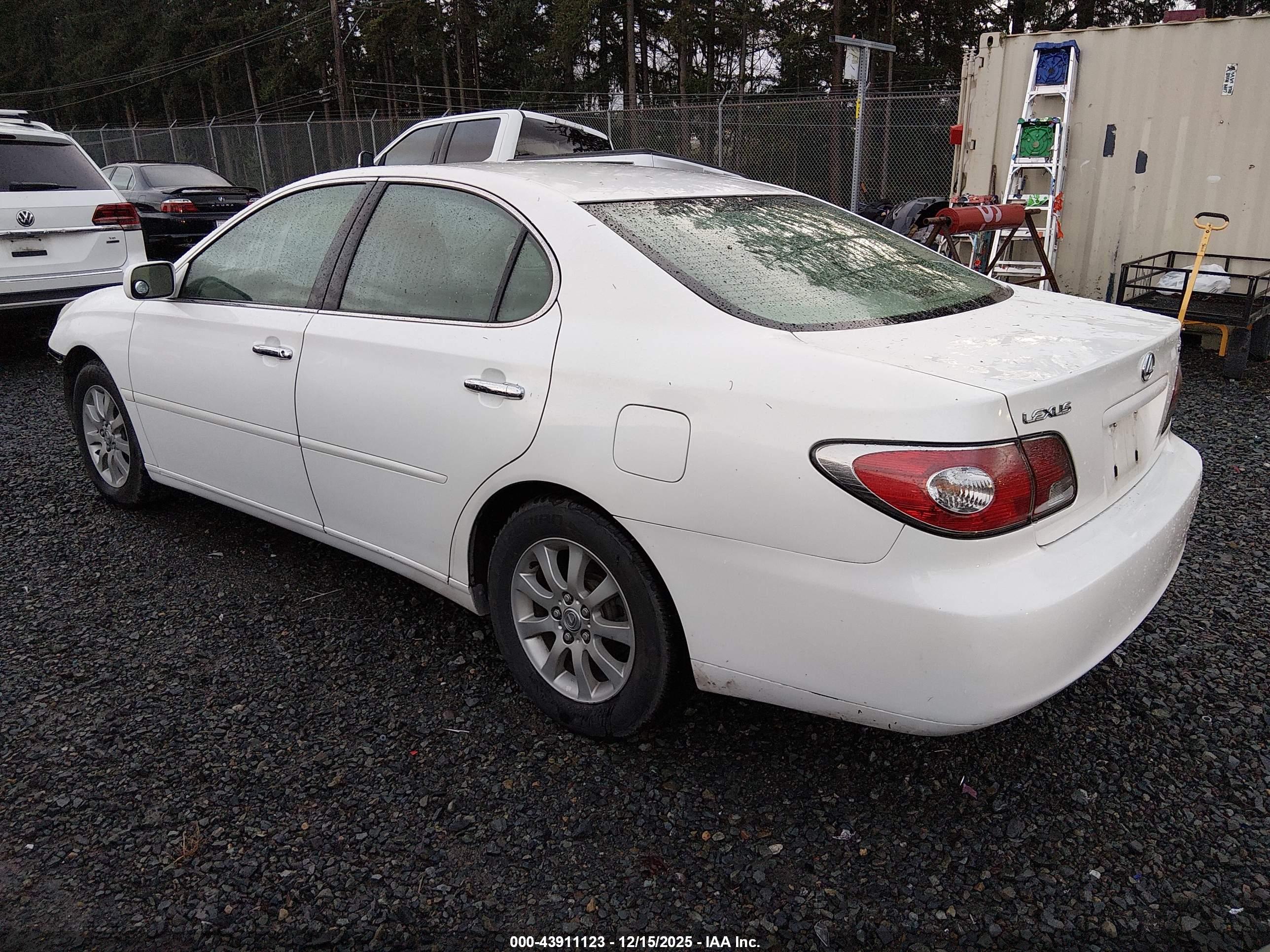 LEXUS ES image 3