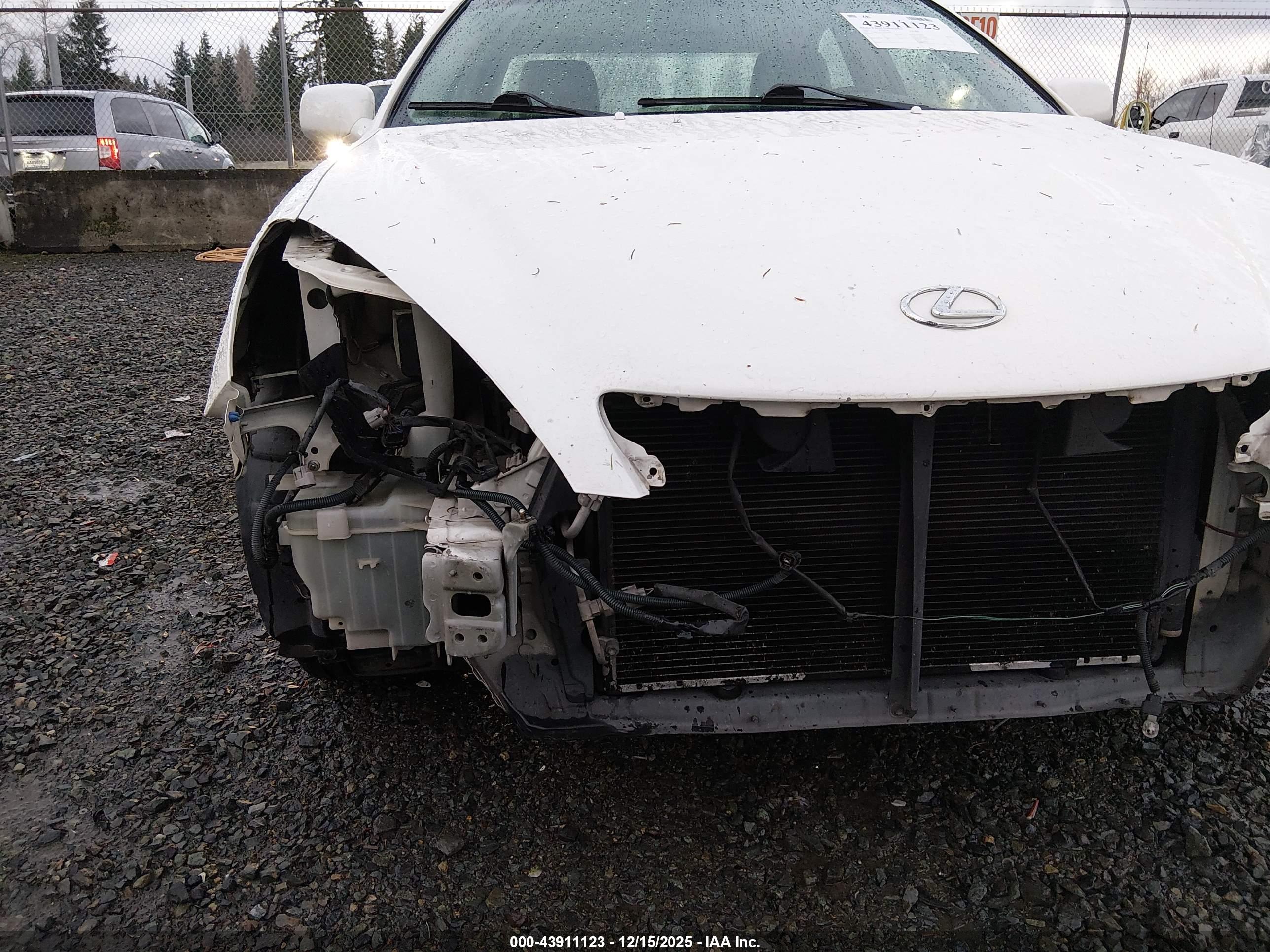 LEXUS ES image 6