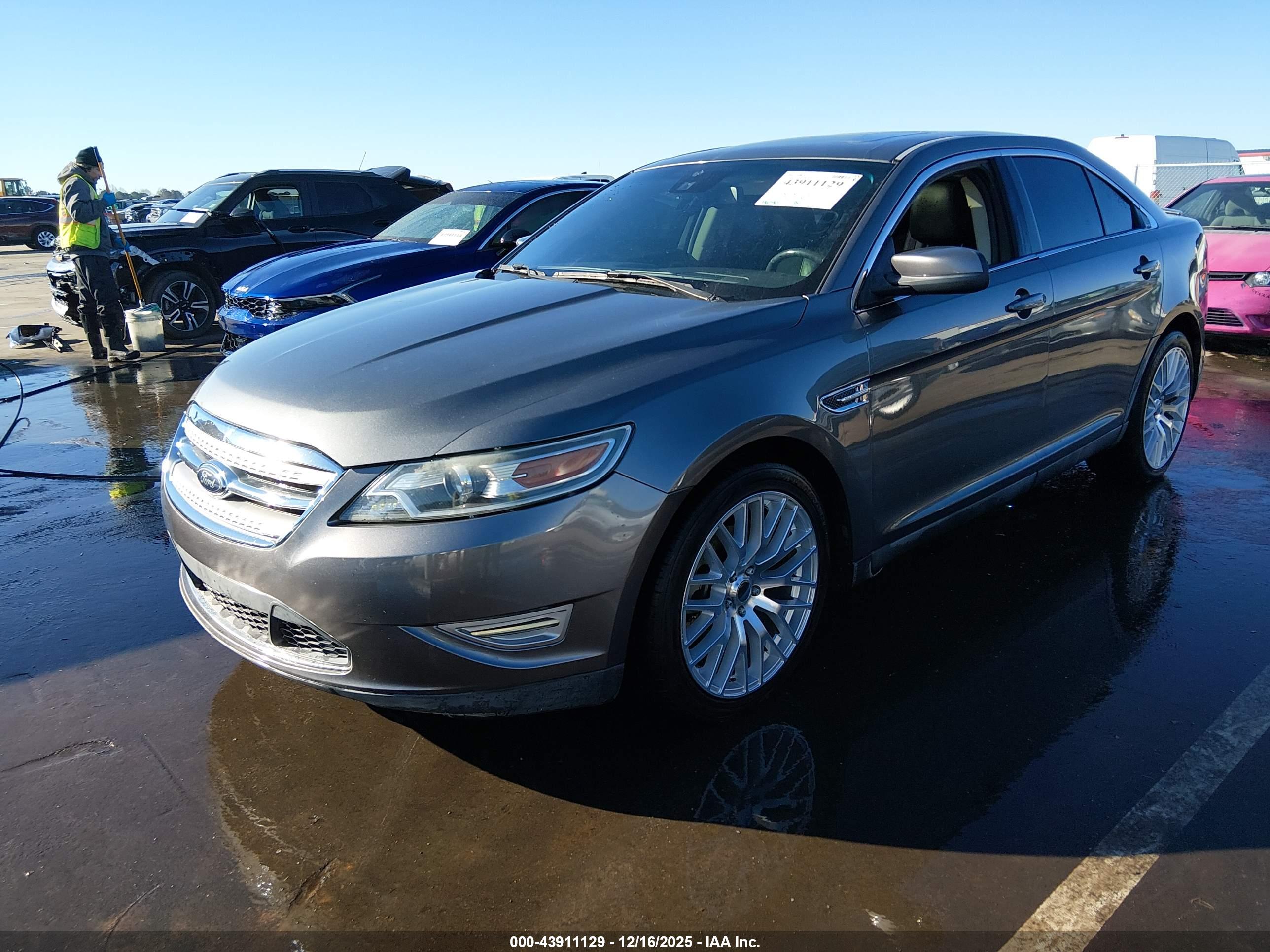 FORD TAURUS image 2