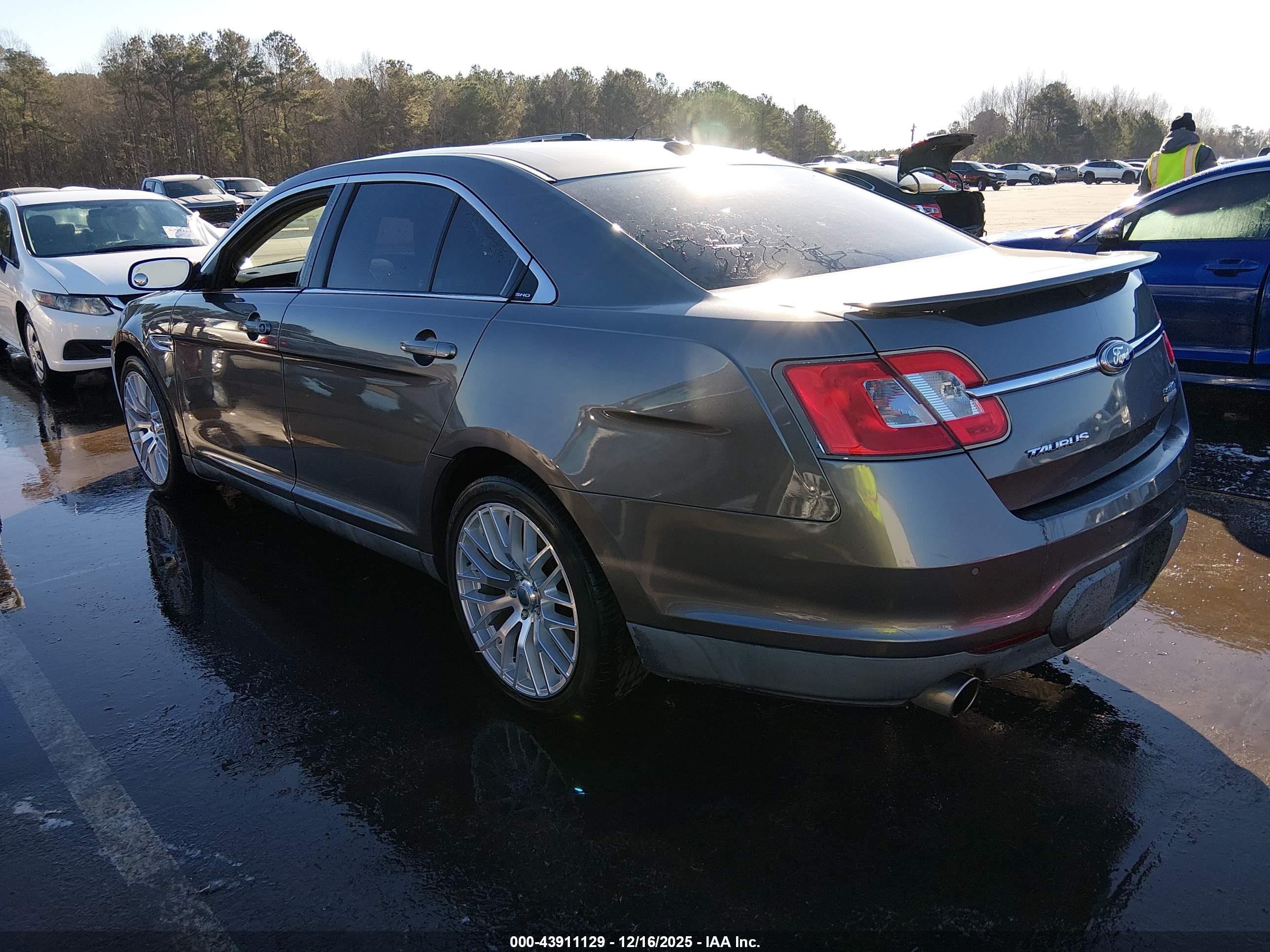 FORD TAURUS image 3