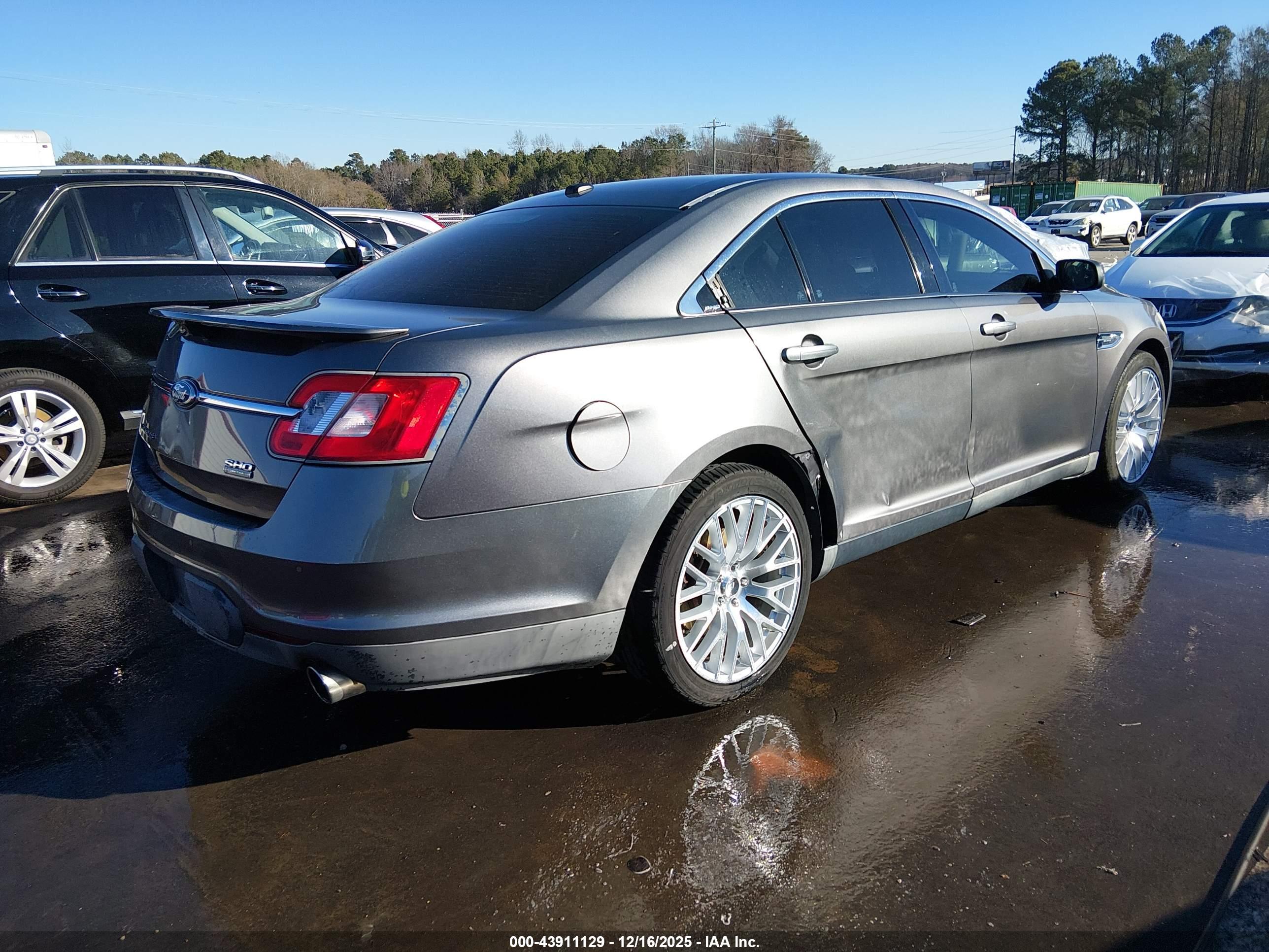 FORD TAURUS image 4