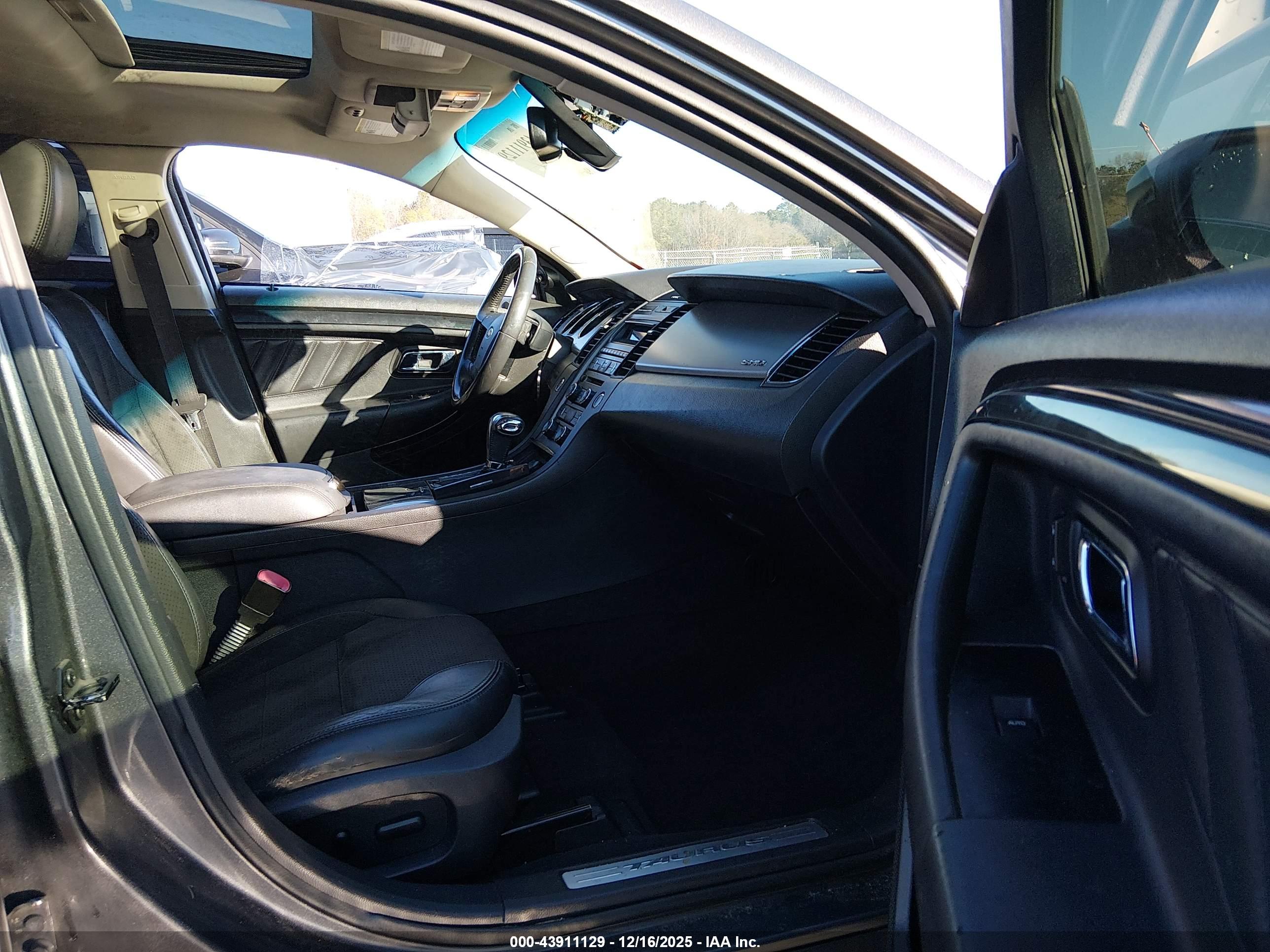 FORD TAURUS image 5