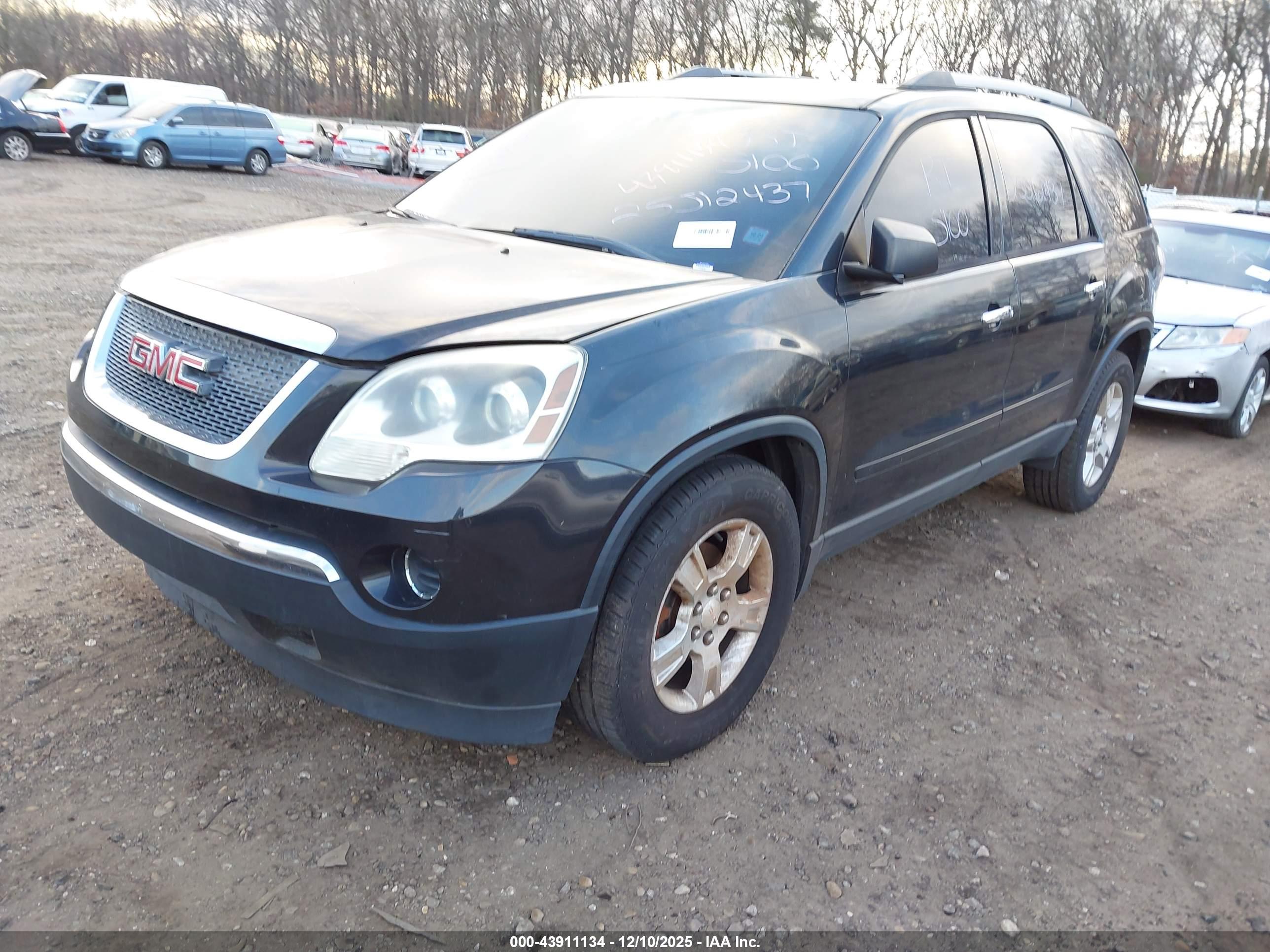GMC ACADIA image 2