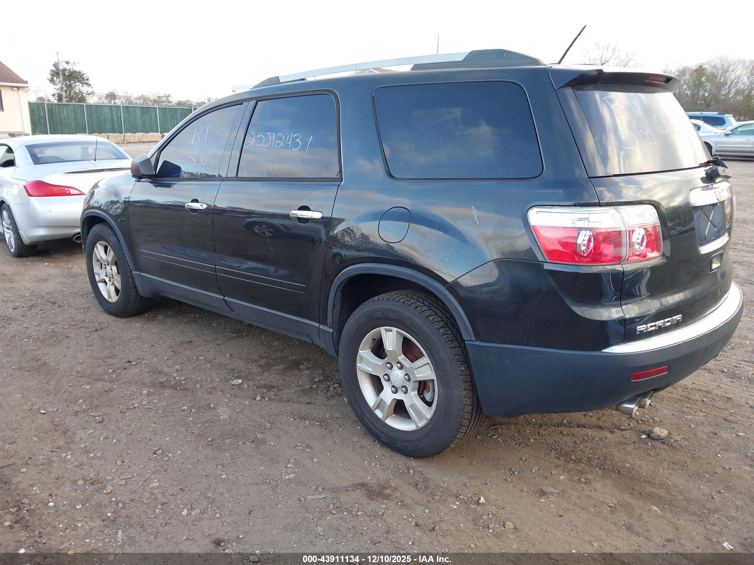 GMC ACADIA image 3