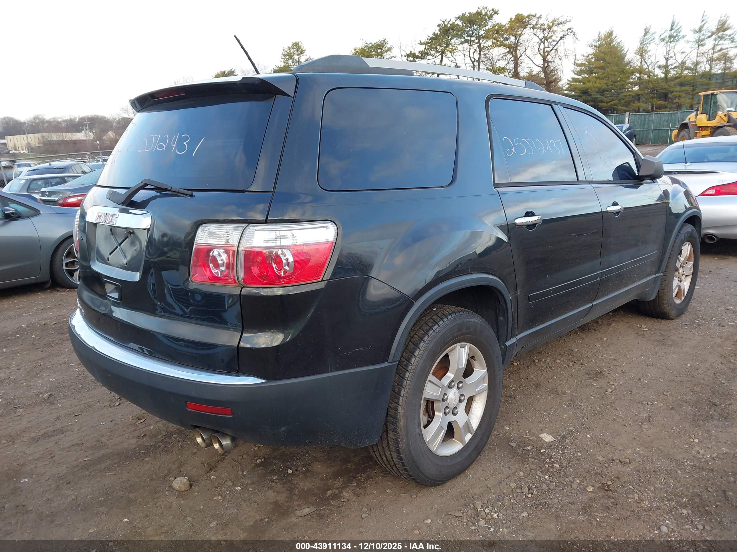 GMC ACADIA image 4
