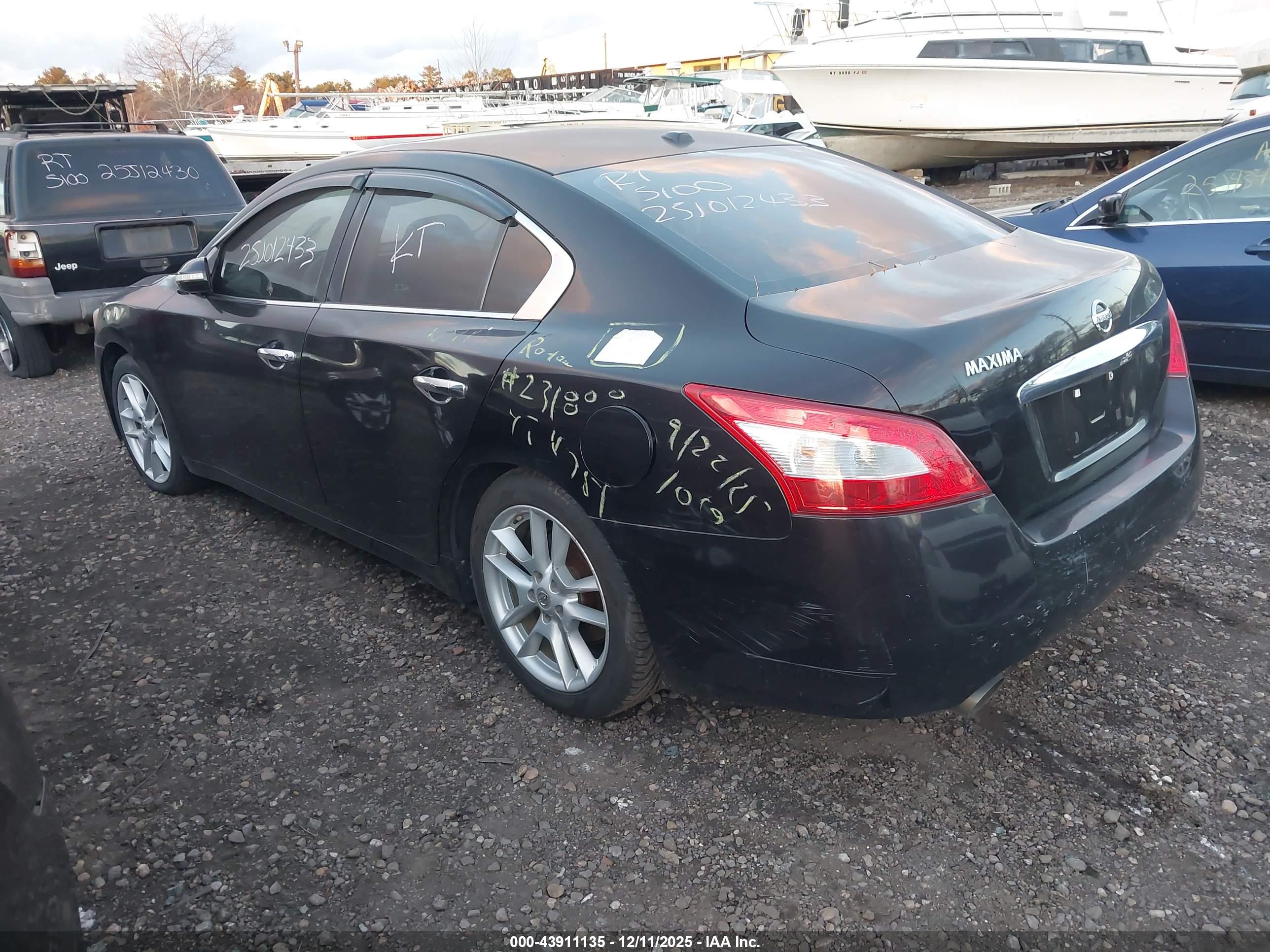 NISSAN MAXIMA image 3