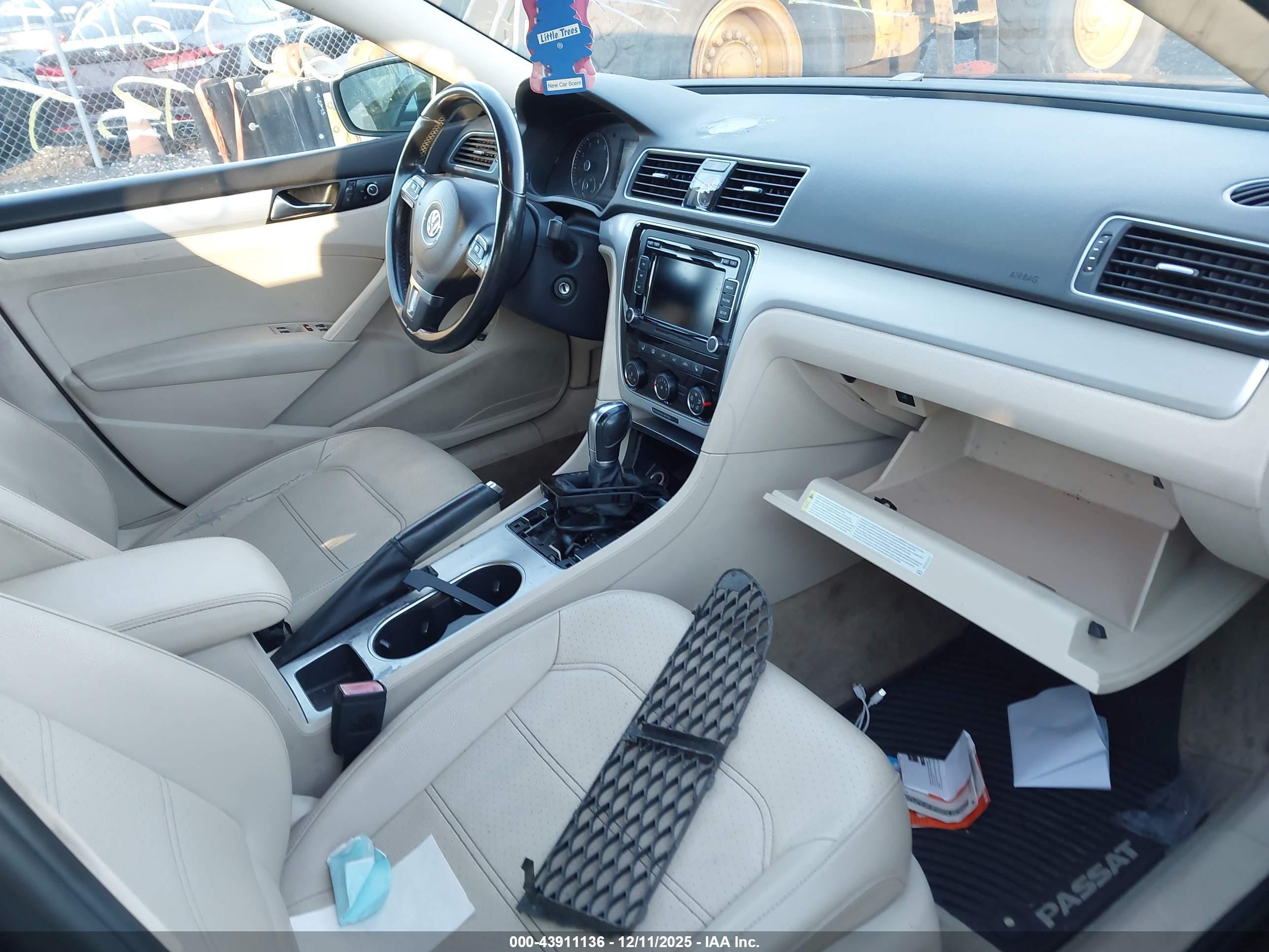 VOLKSWAGEN PASSAT image 5