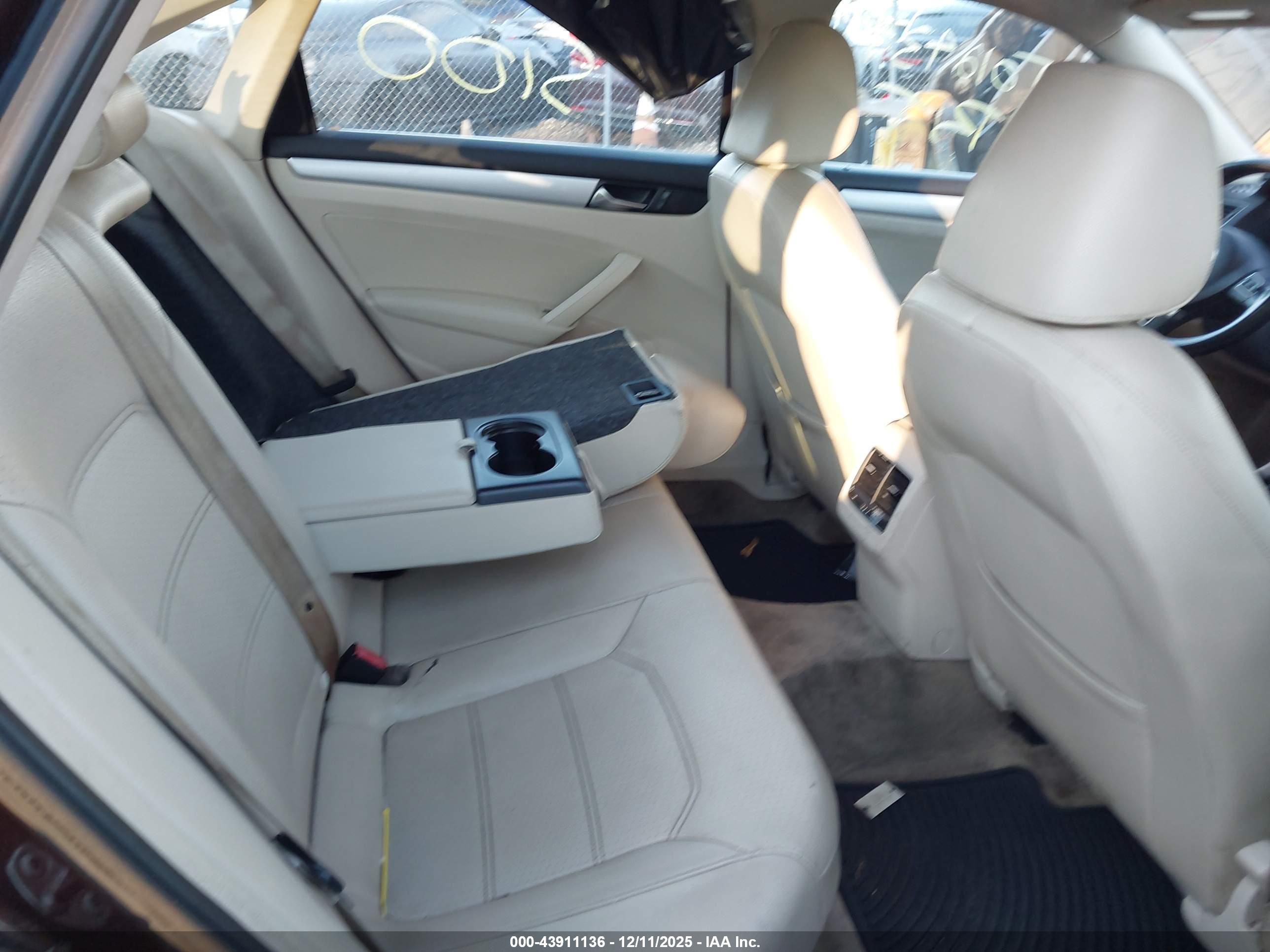 VOLKSWAGEN PASSAT image 8