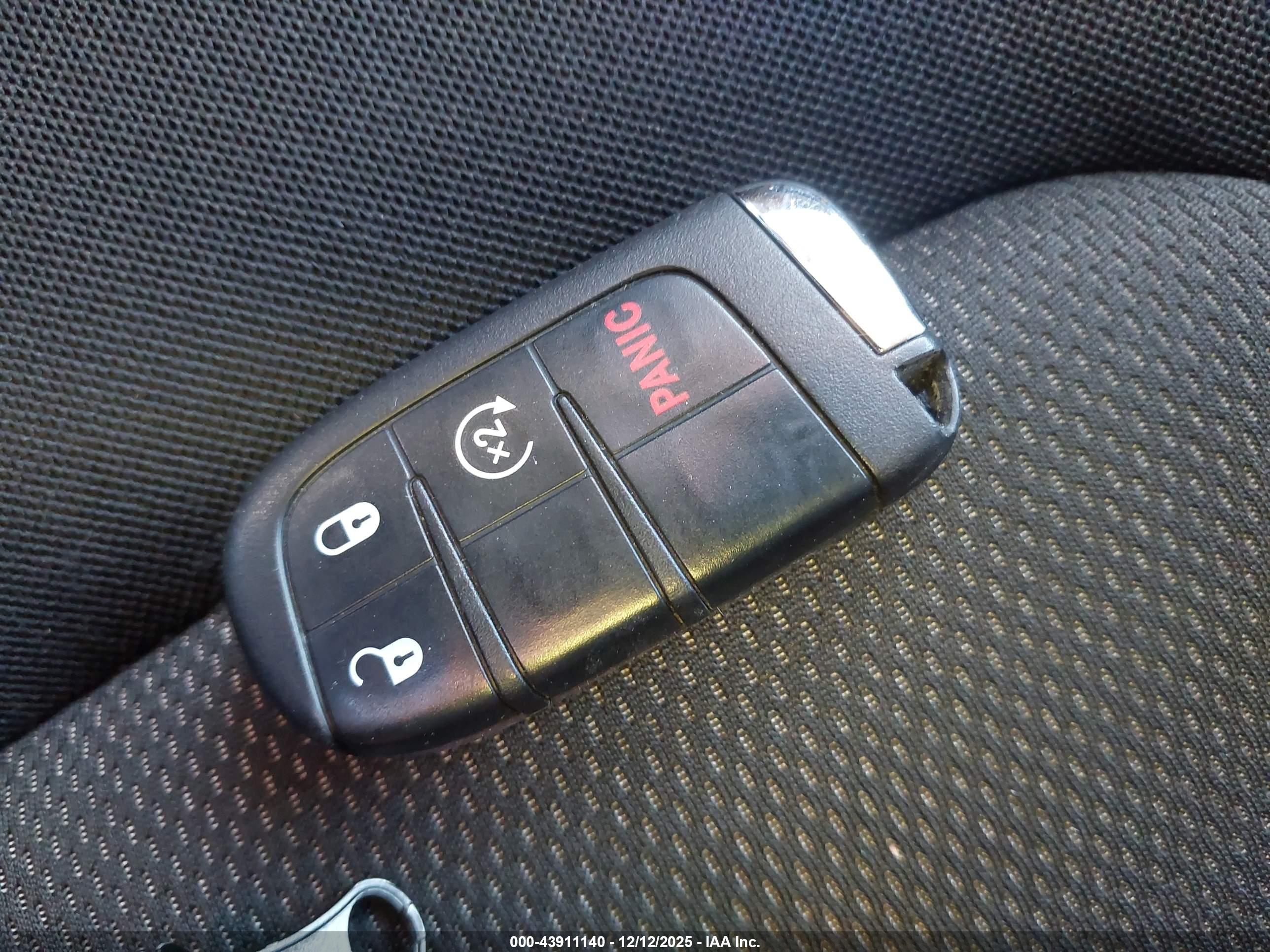 JEEP RENEGADE image 11