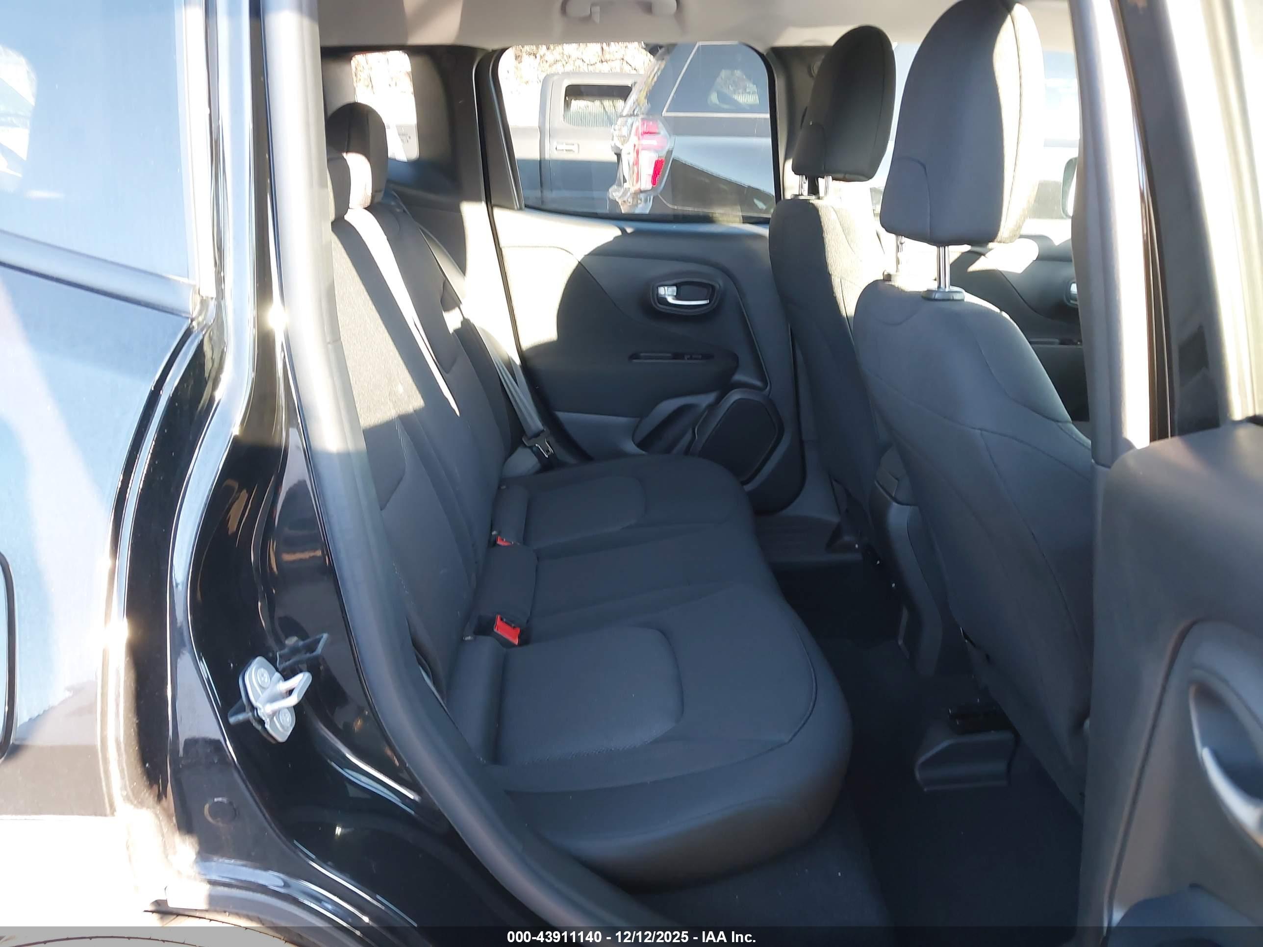 JEEP RENEGADE image 8