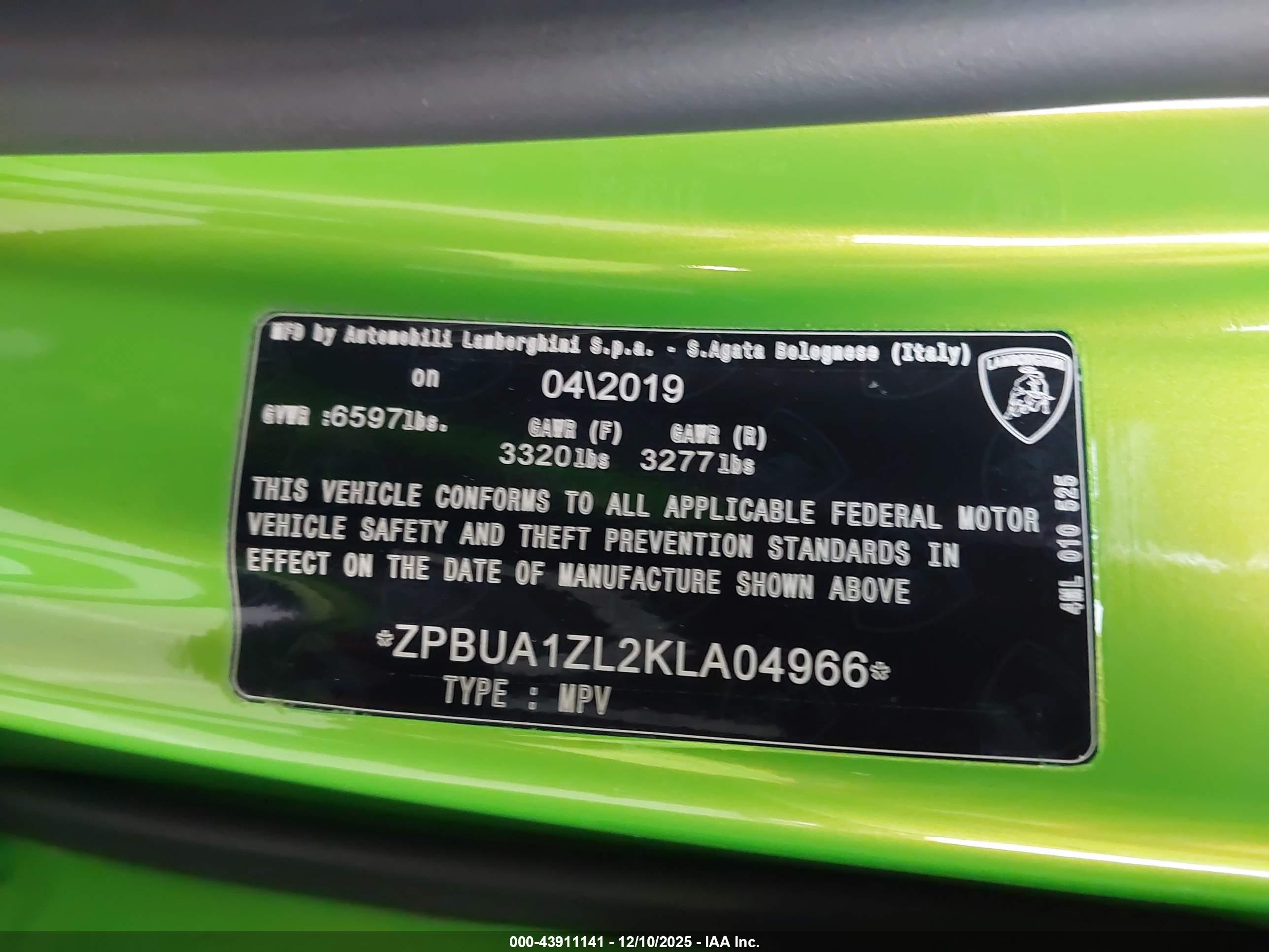 LAMBORGHINI URUS image 9