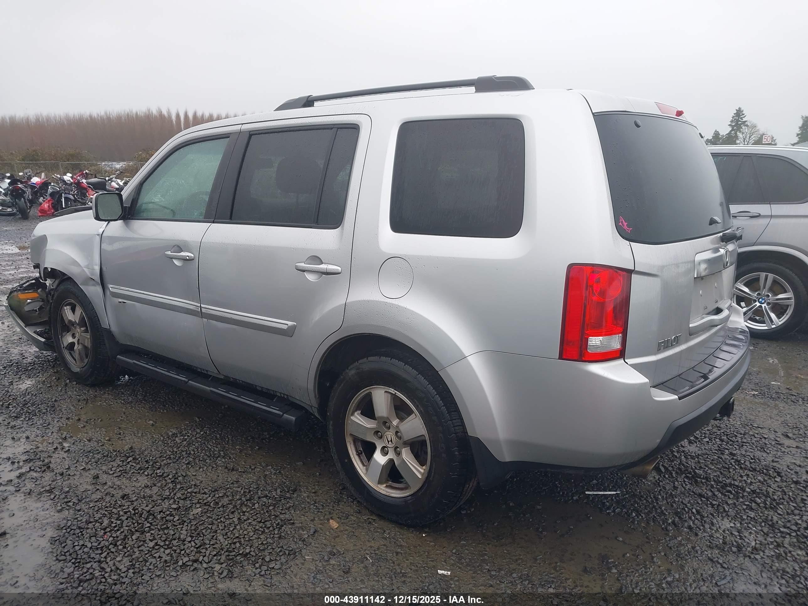 HONDA PILOT image 3