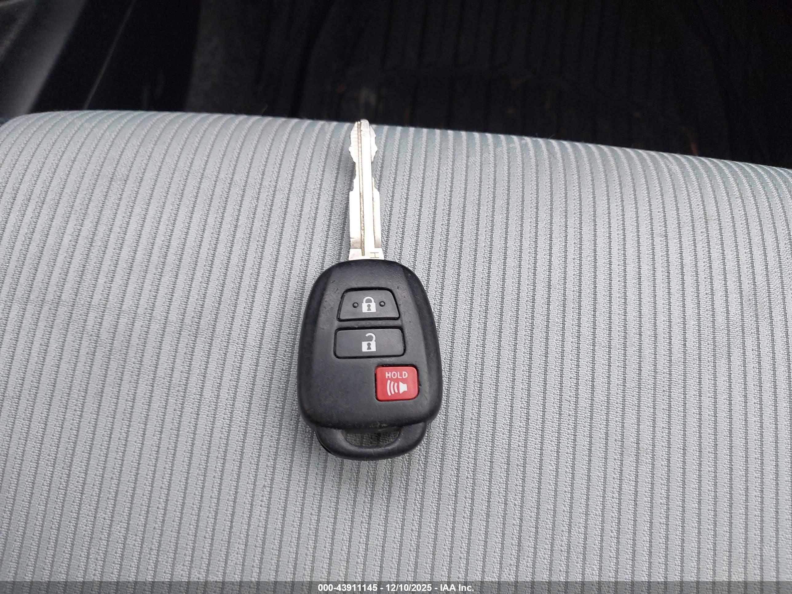 TOYOTA PRIUS image 11