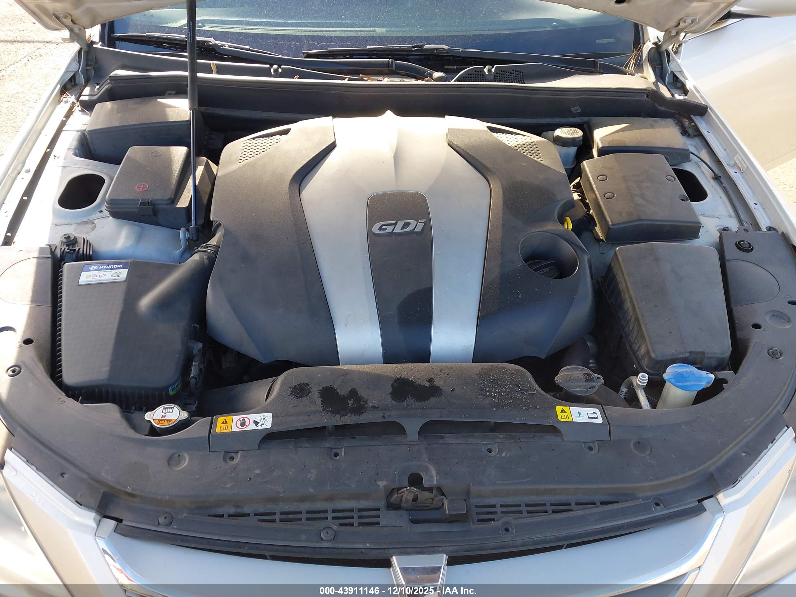 HYUNDAI GENESIS image 10