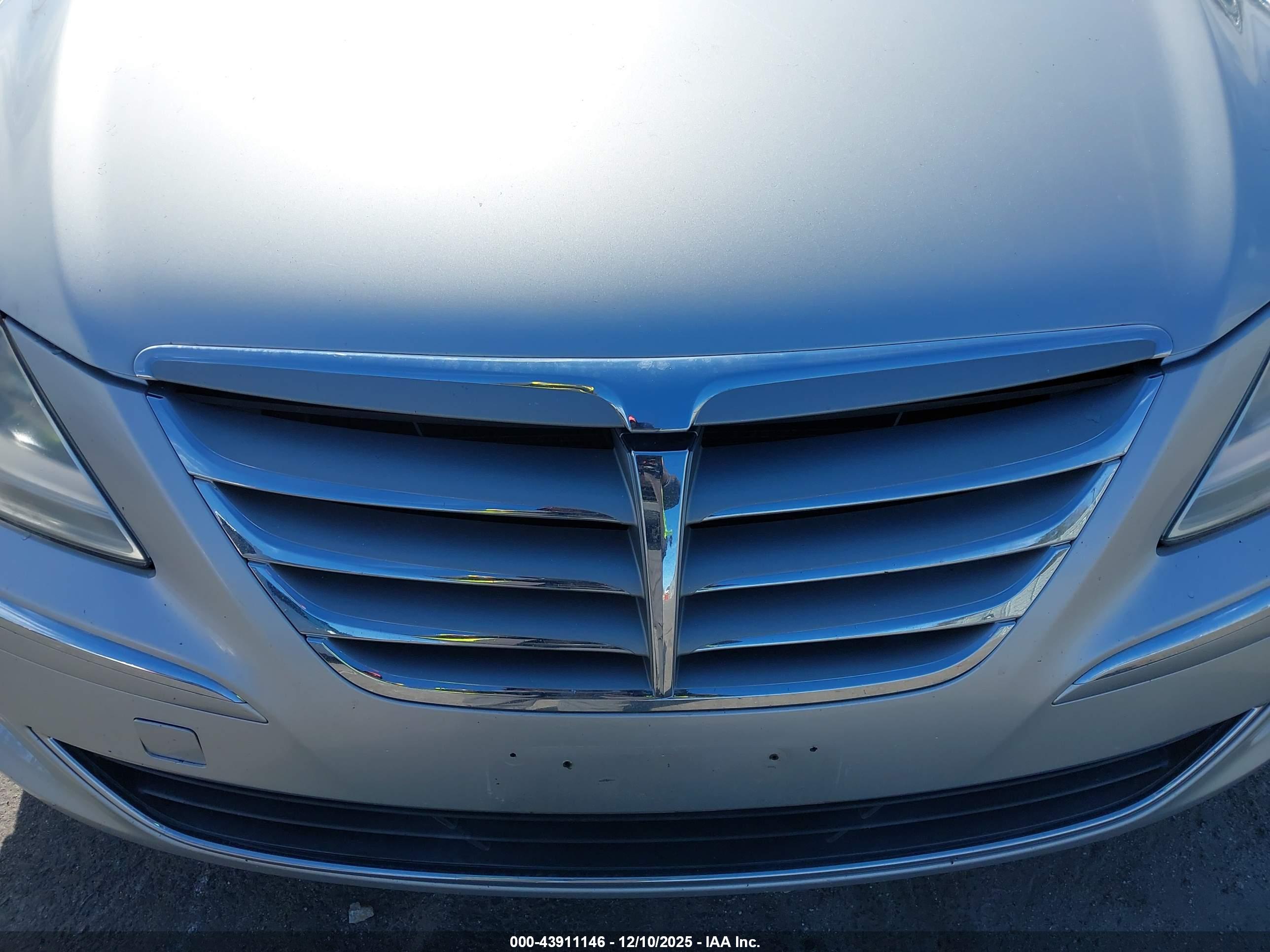 HYUNDAI GENESIS image 6