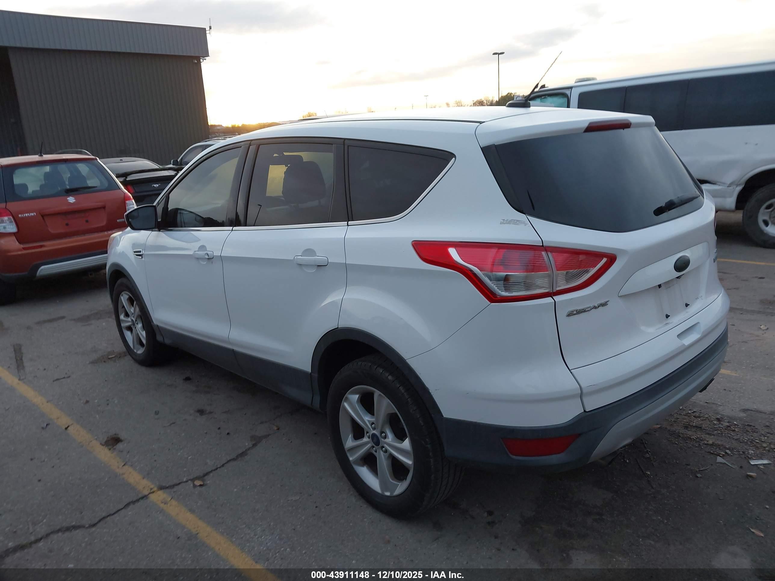 FORD ESCAPE image 3