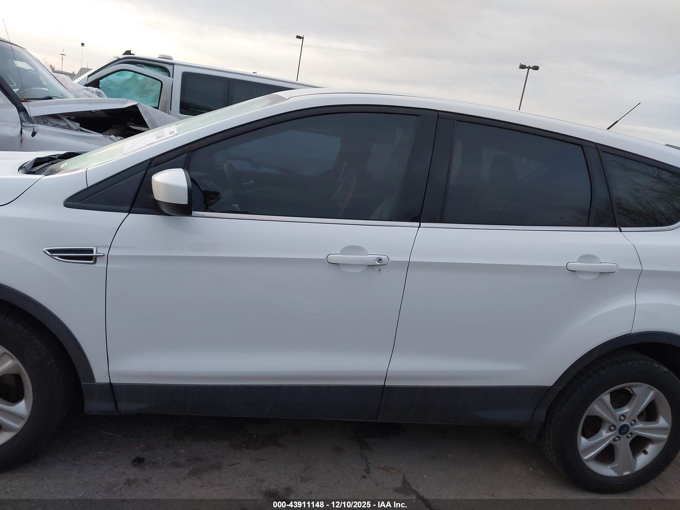 FORD ESCAPE image 6