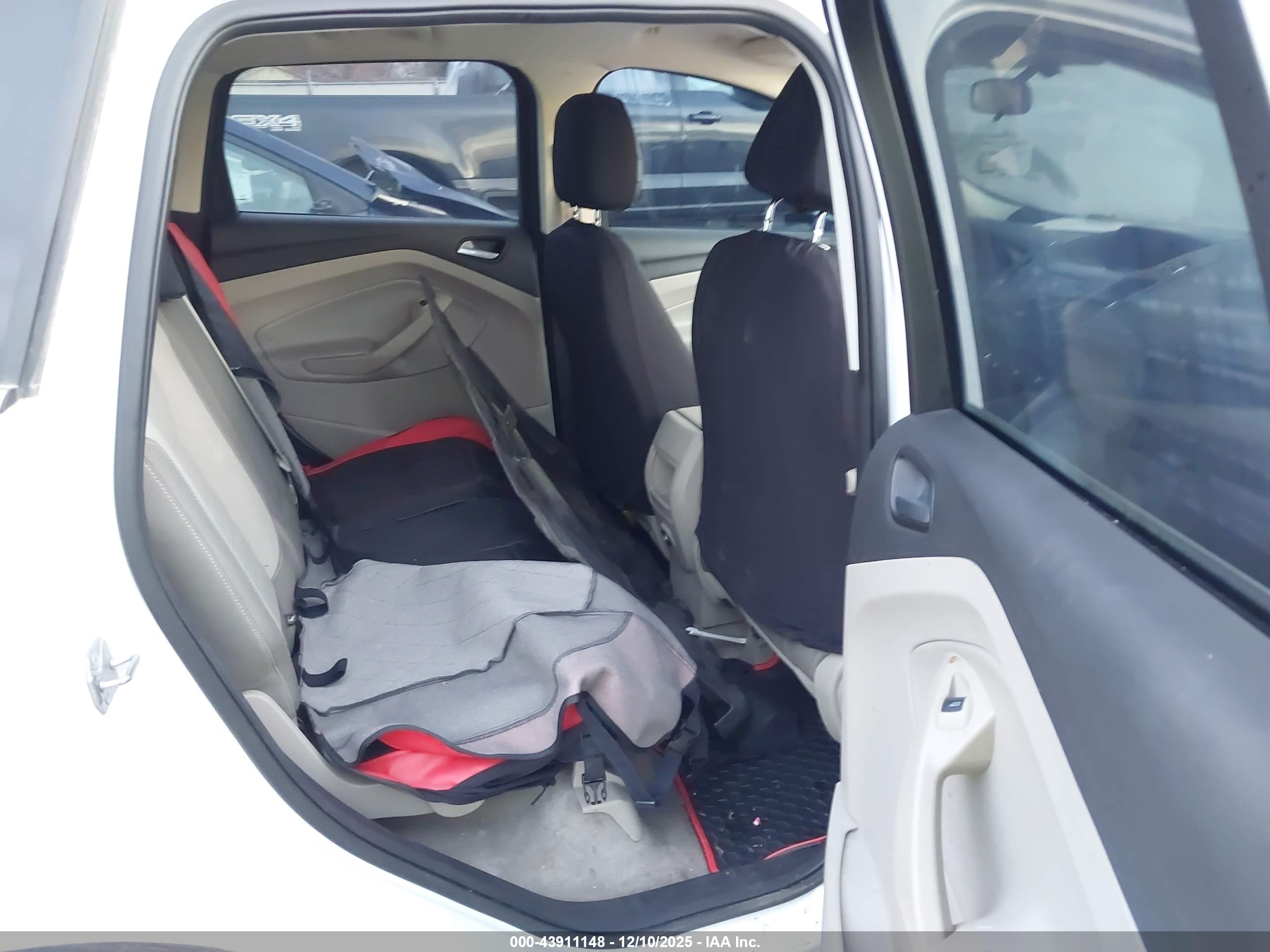 FORD ESCAPE image 8