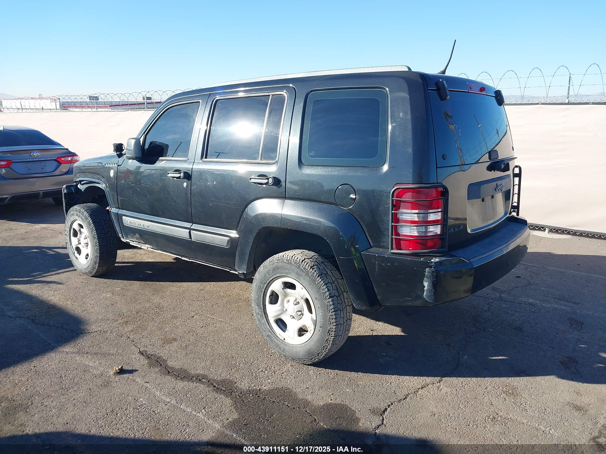 JEEP LIBERTY image 3