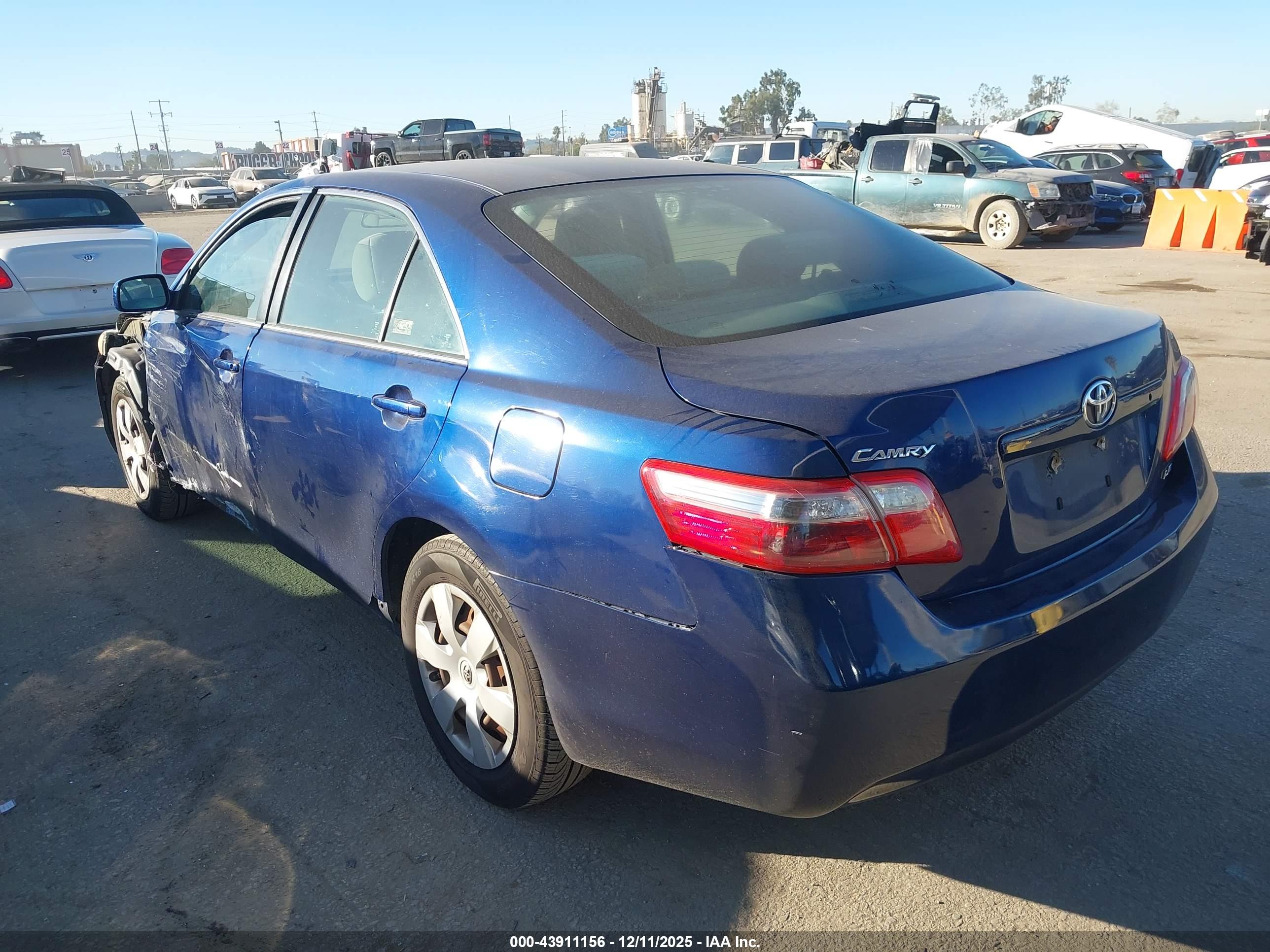 TOYOTA CAMRY image 3