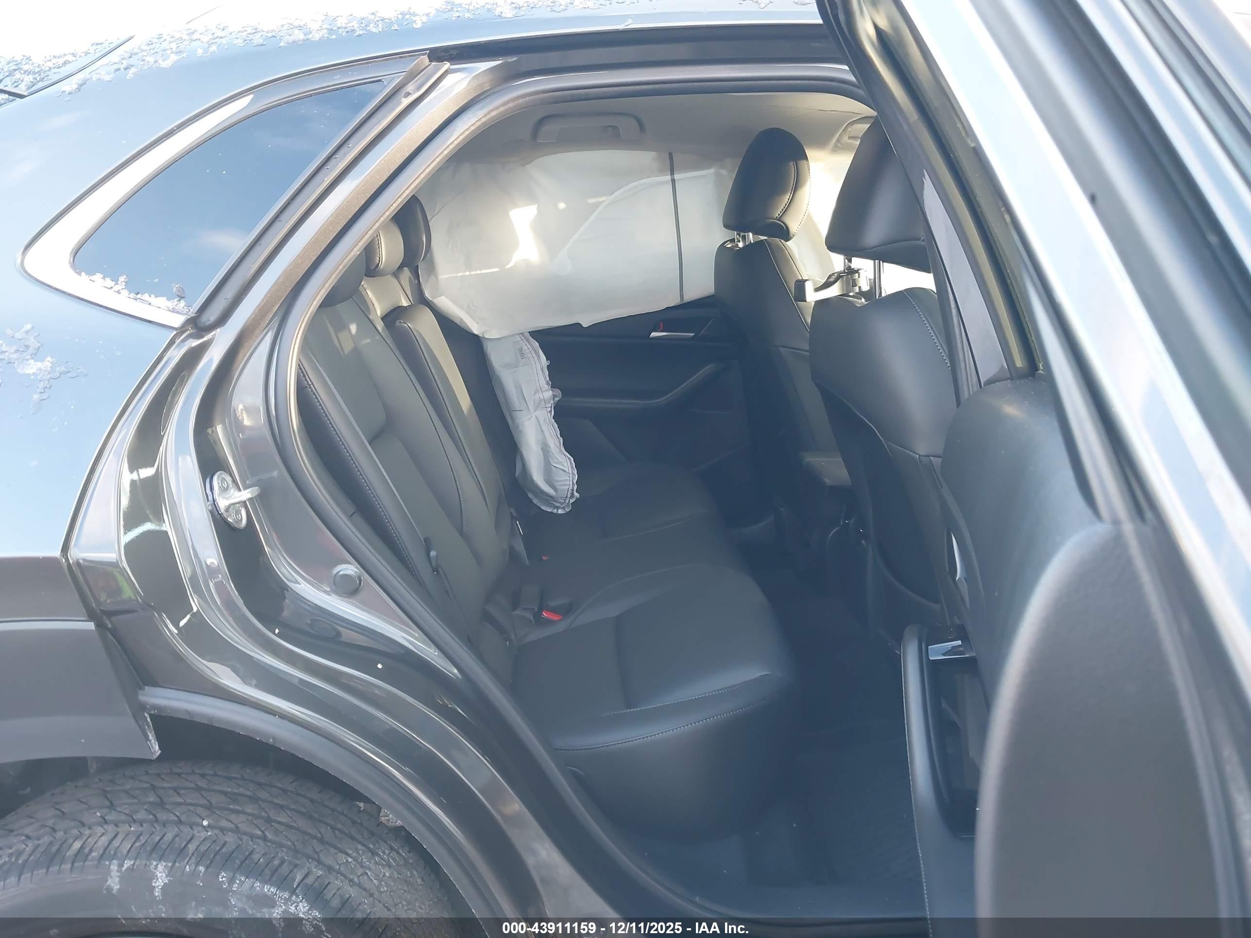 MAZDA CX-30 image 8