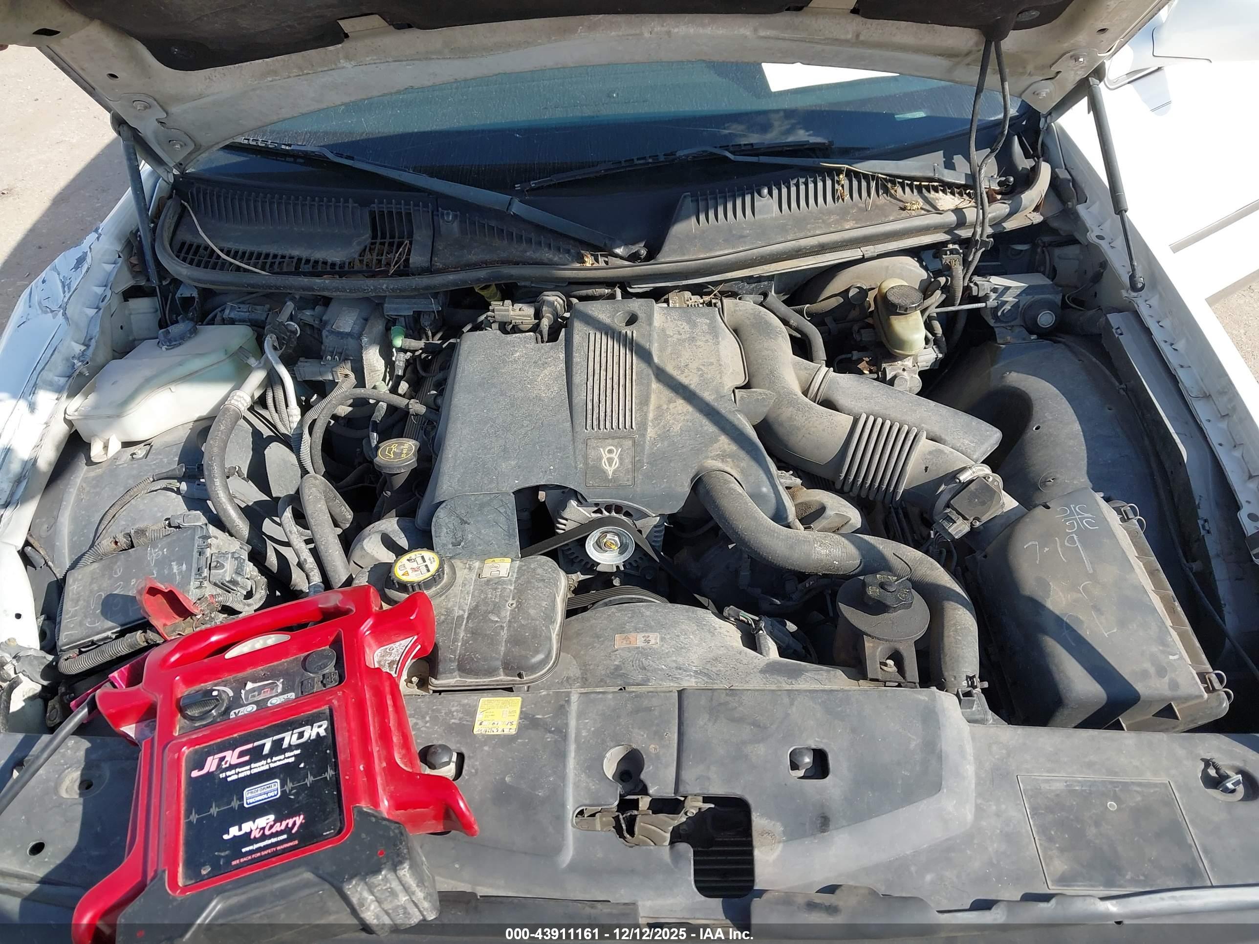 LINCOLN TOWN image 10