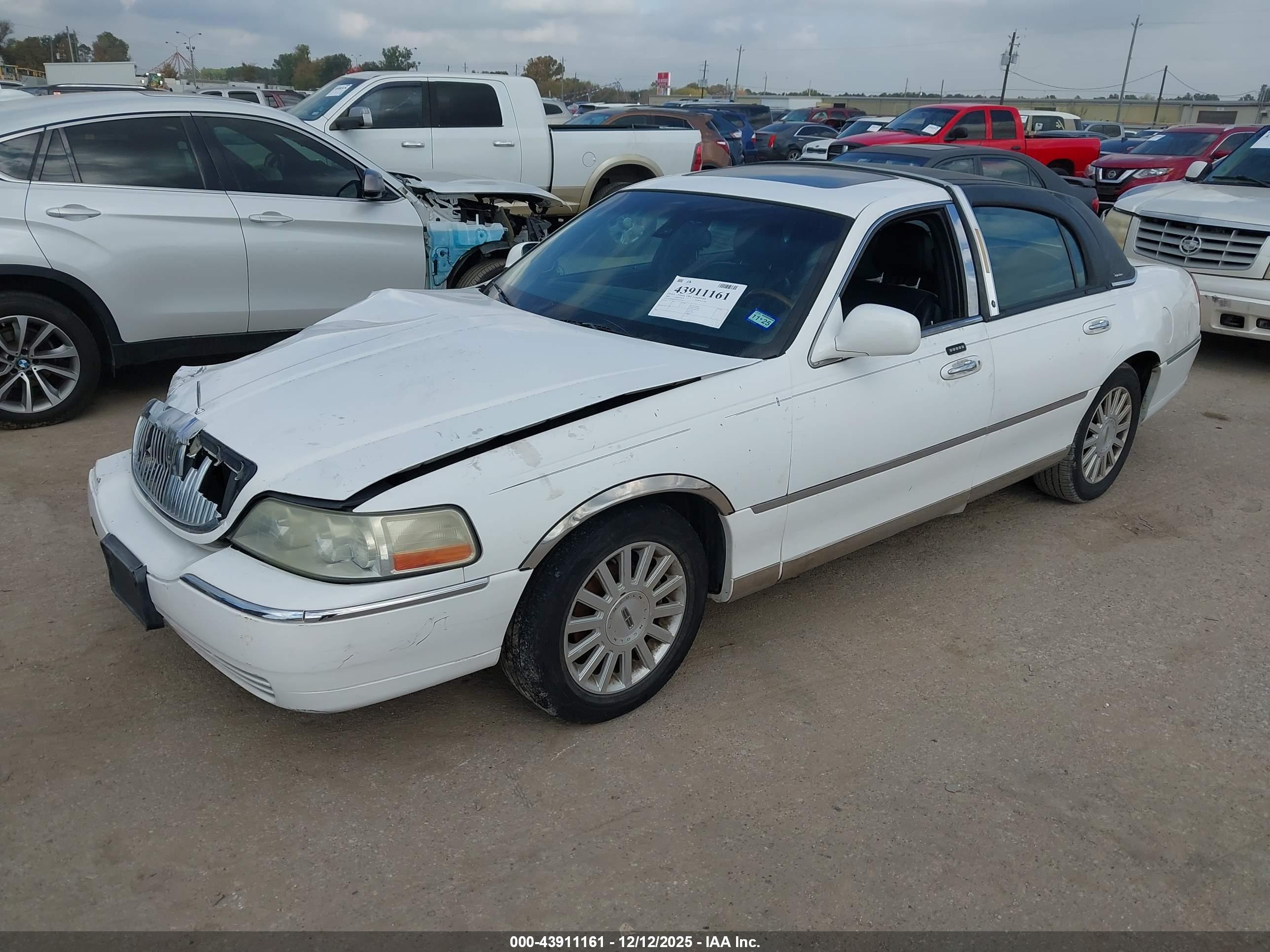 LINCOLN TOWN image 2