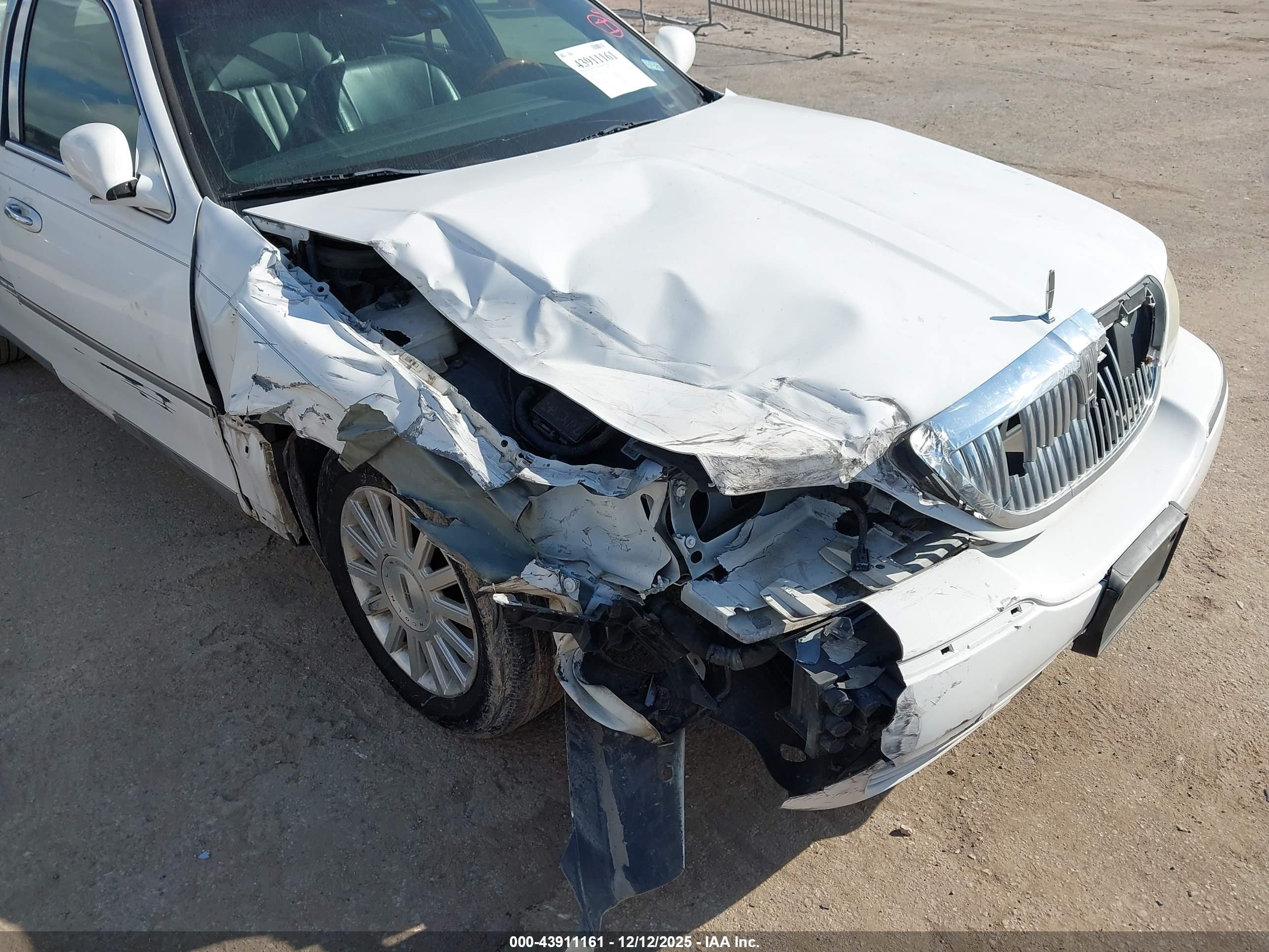 LINCOLN TOWN image 6