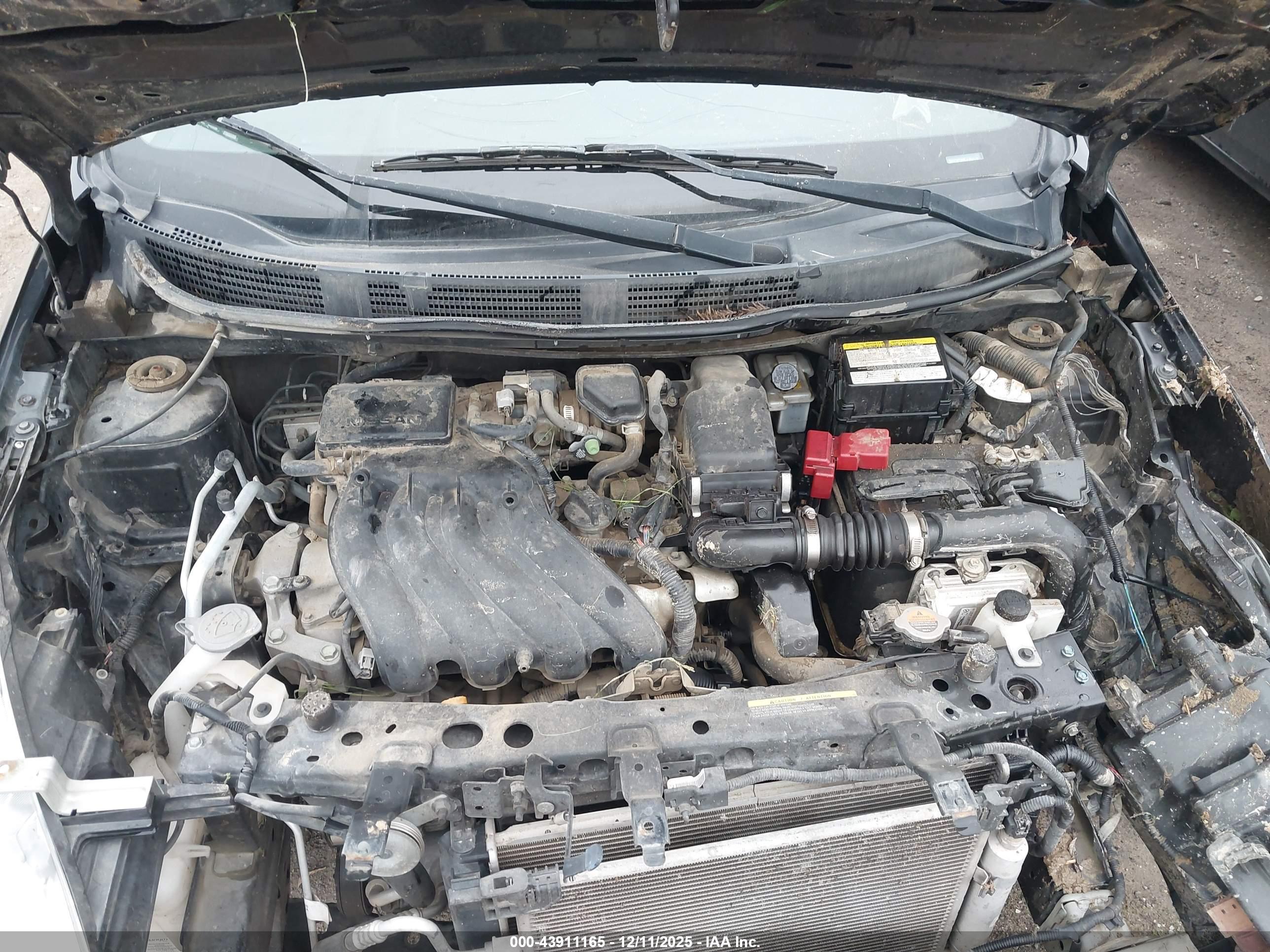 NISSAN VERSA image 10