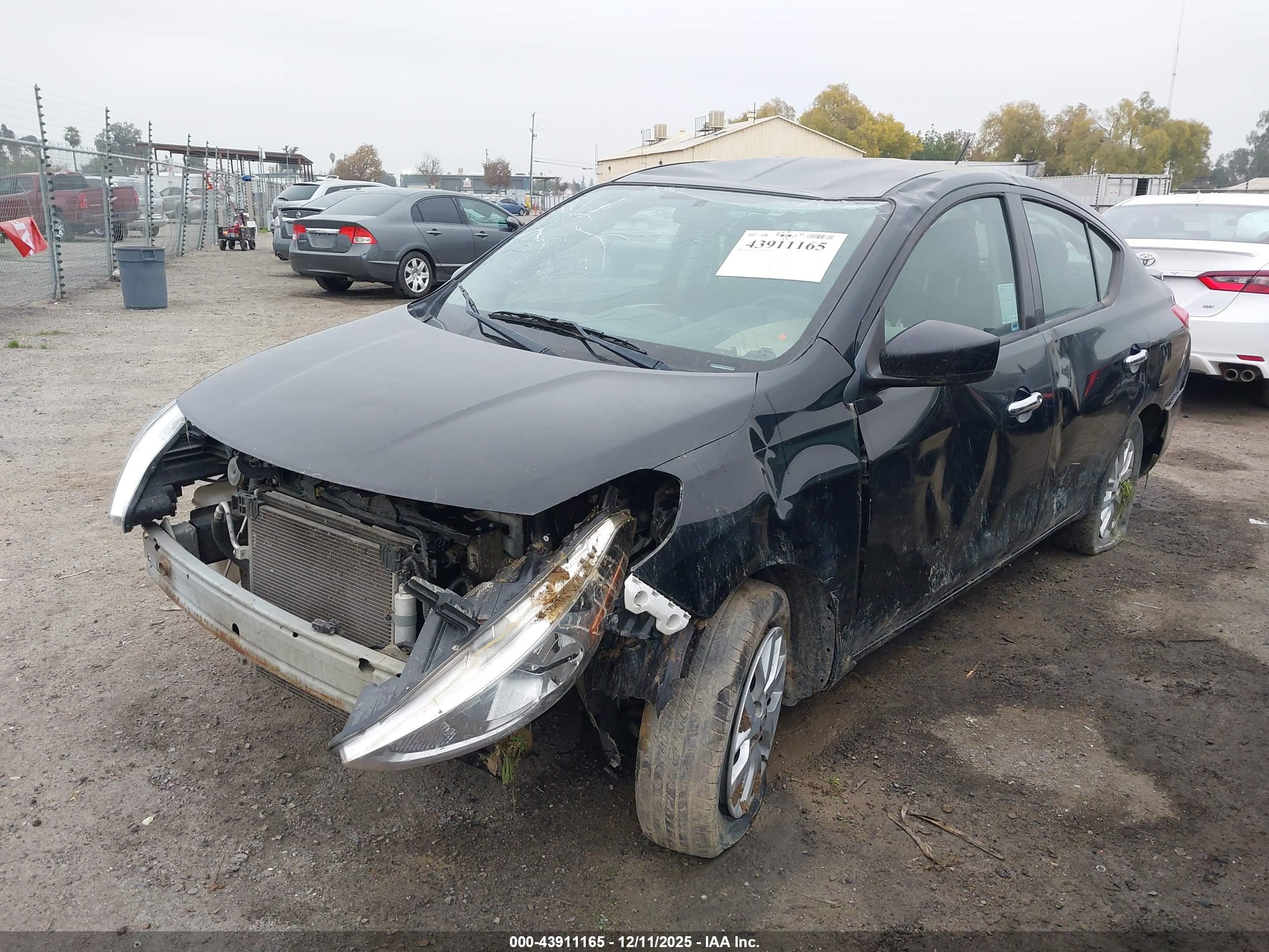 NISSAN VERSA image 2