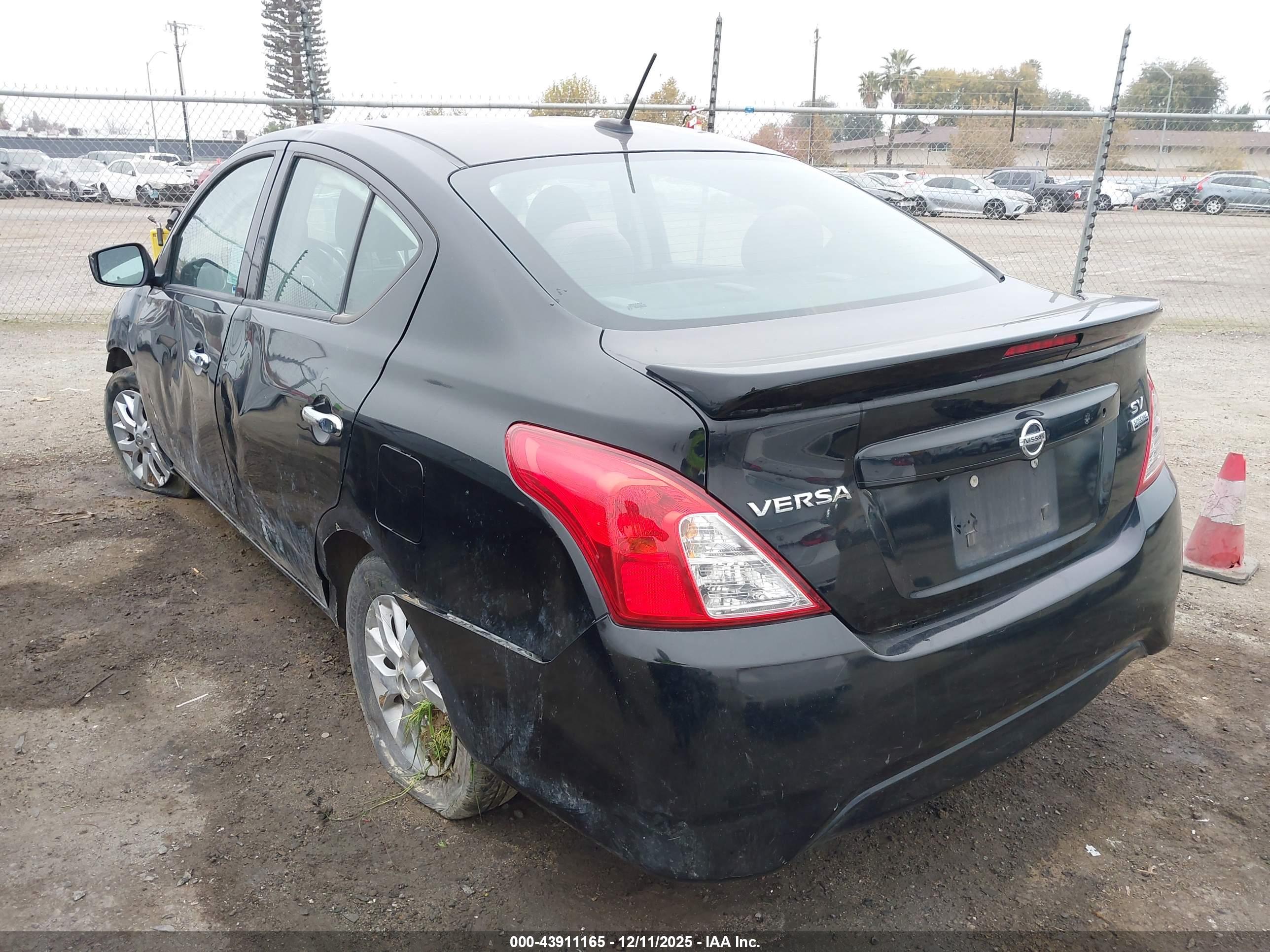 NISSAN VERSA image 3