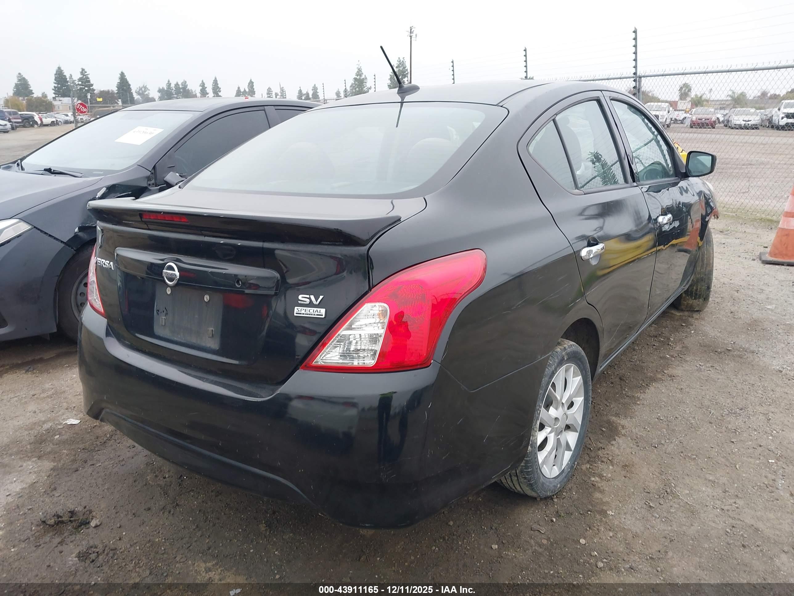 NISSAN VERSA image 4