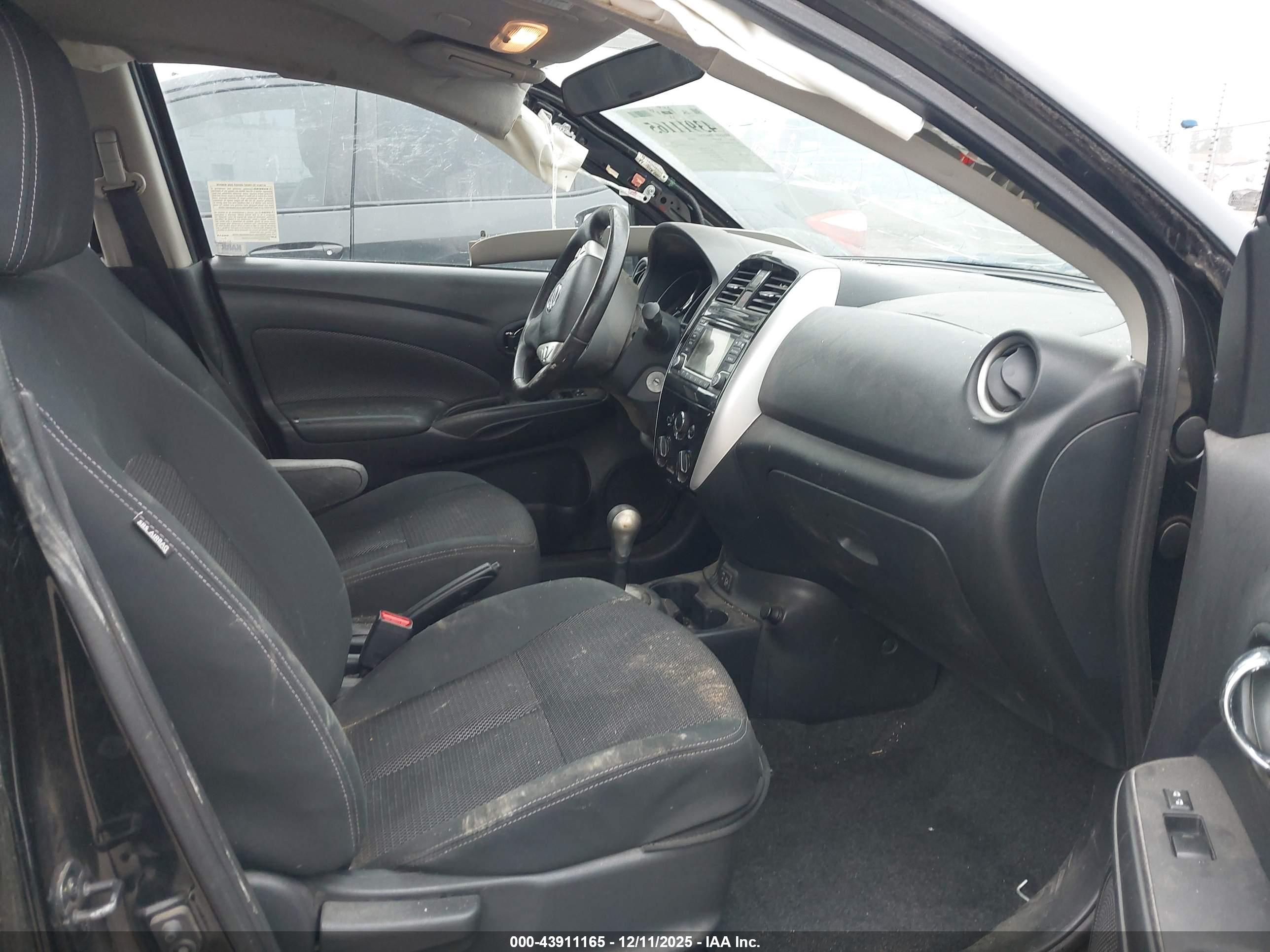 NISSAN VERSA image 5