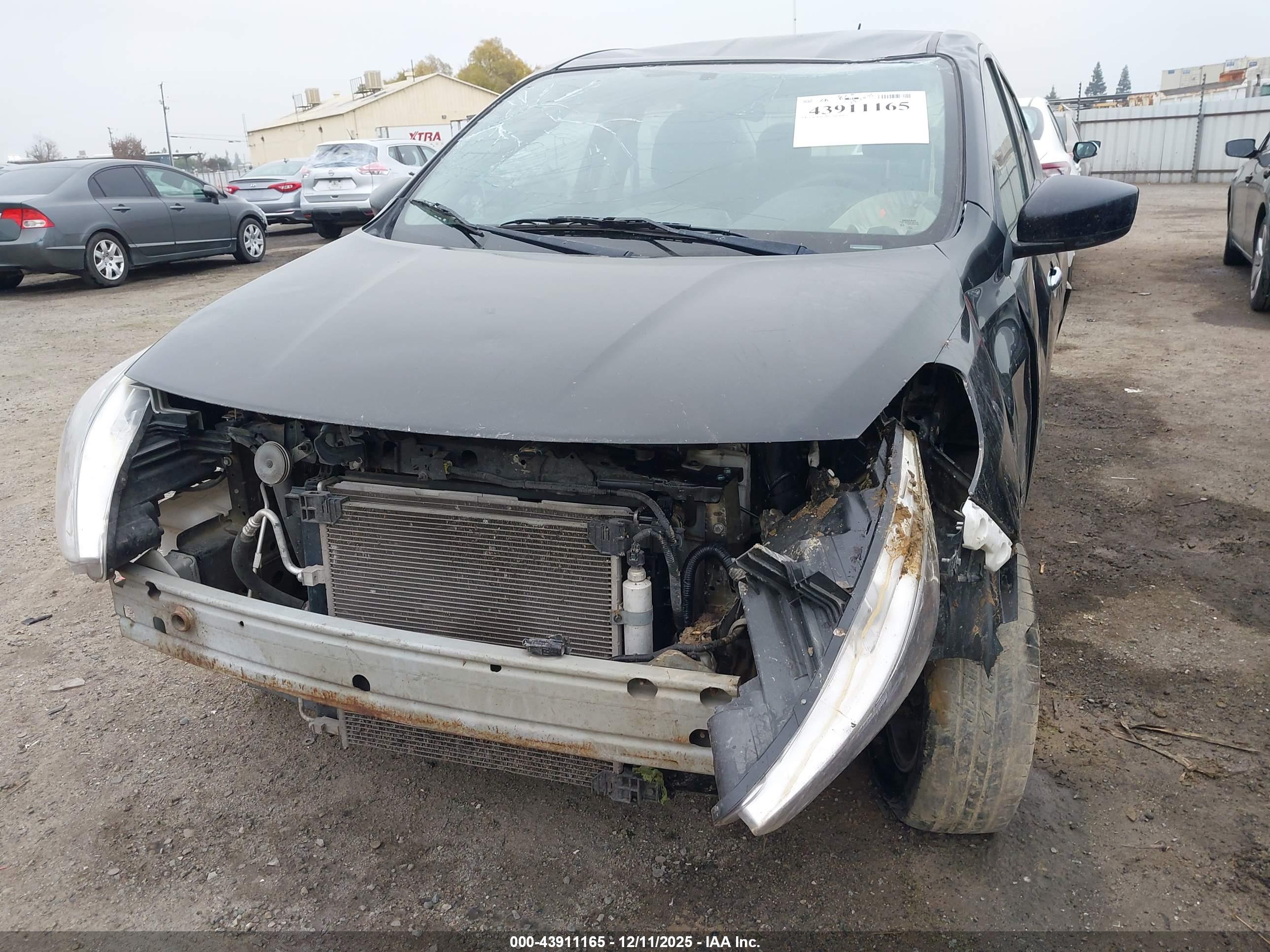 NISSAN VERSA image 6