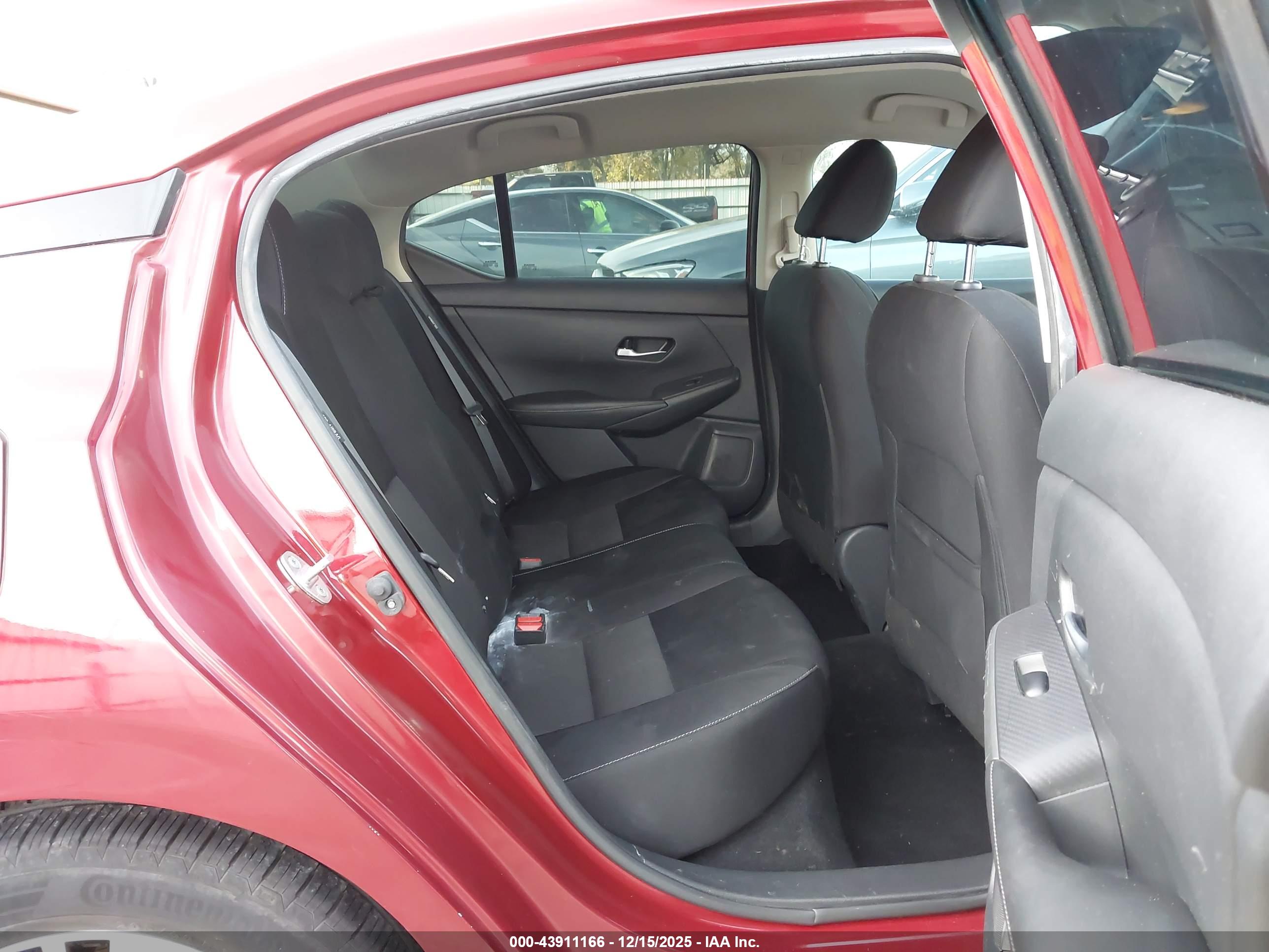 NISSAN SENTRA image 8