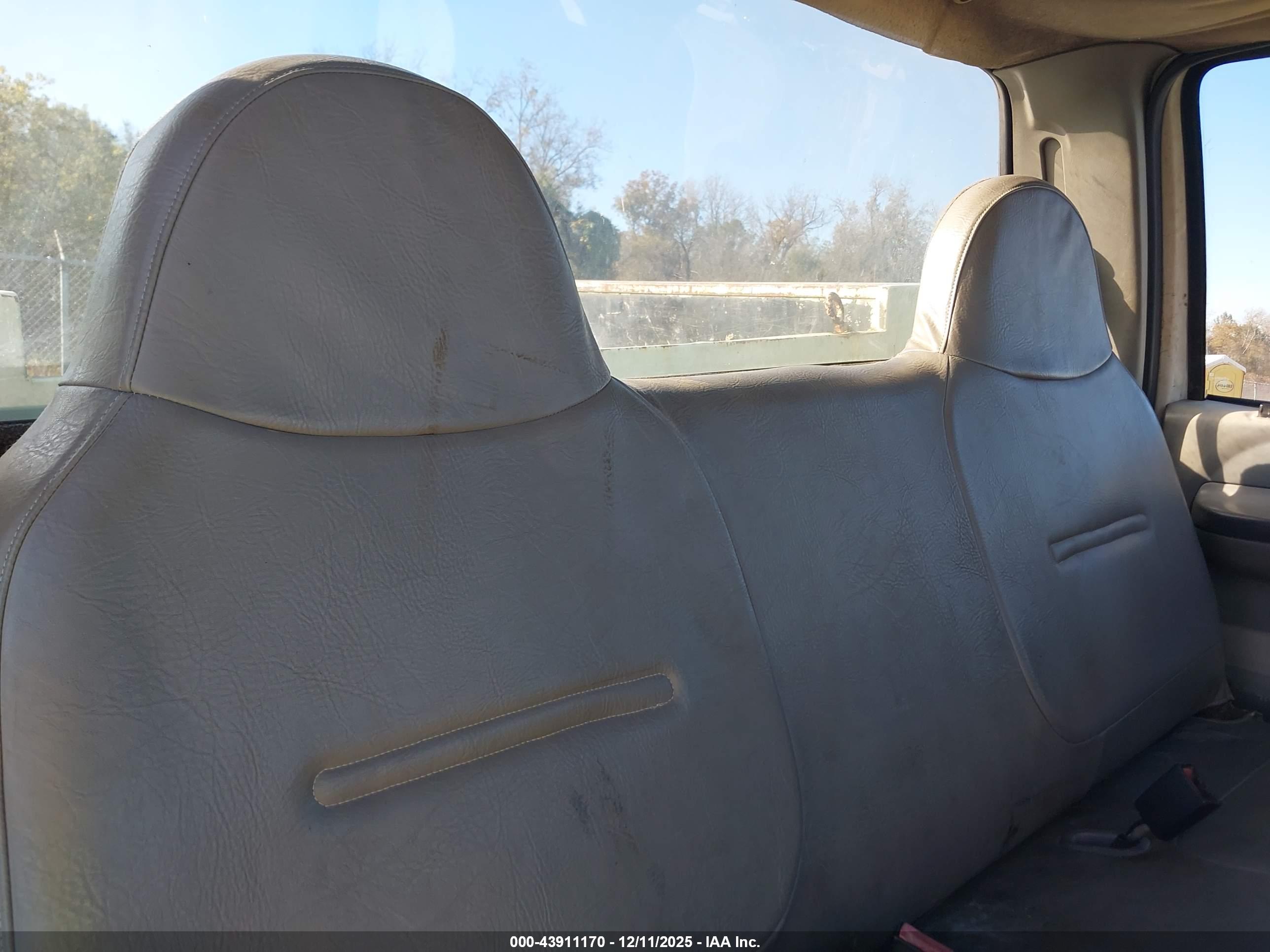 FORD F-350 image 8