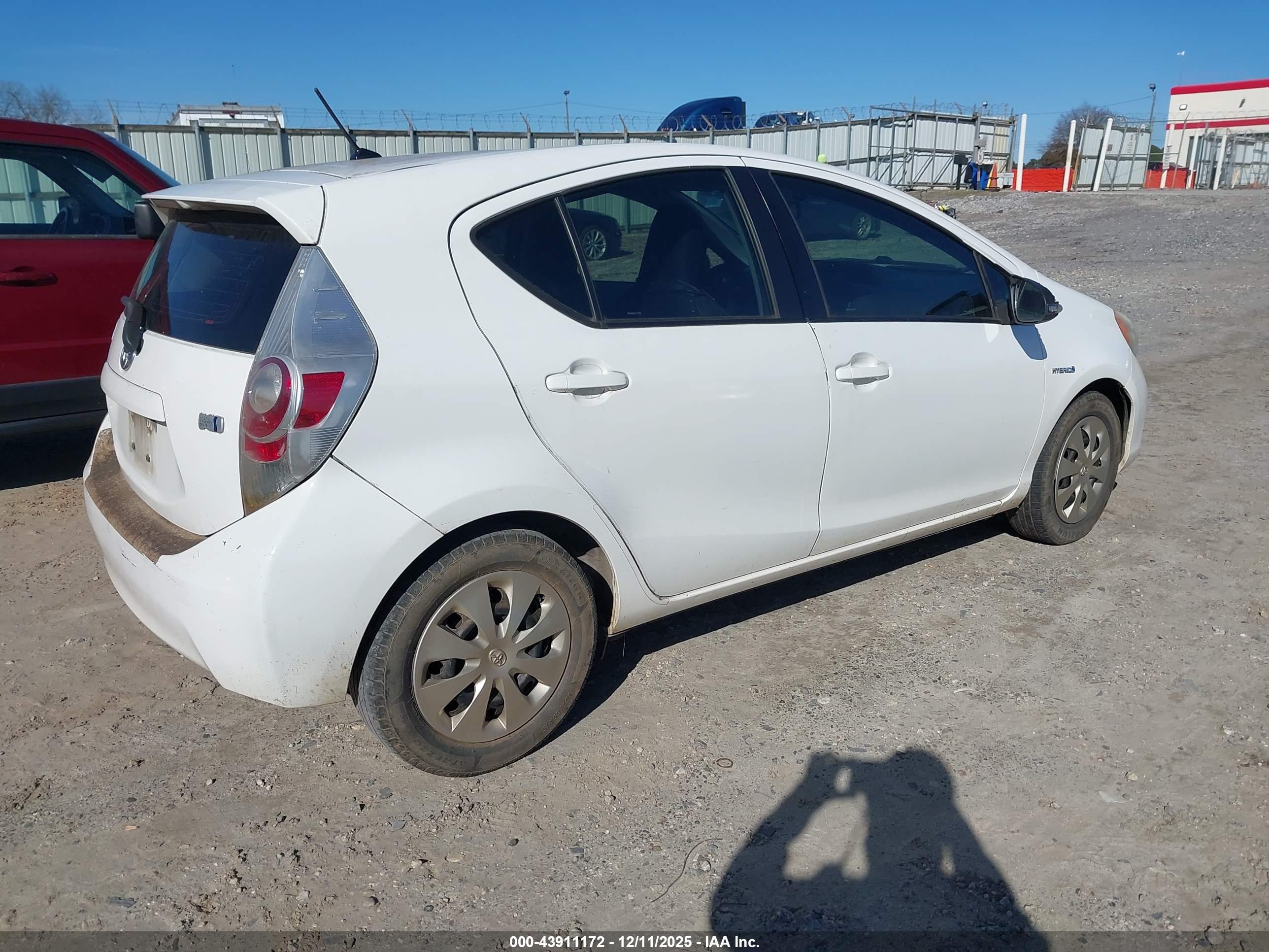 TOYOTA PRIUS image 4